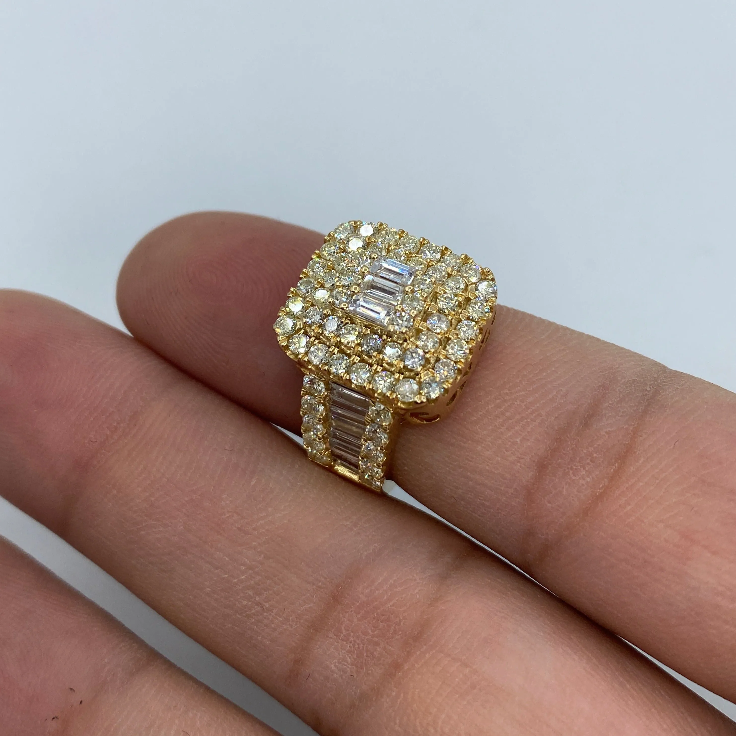 14K Rectangle Center Diamond Baguette Ring in Yellow