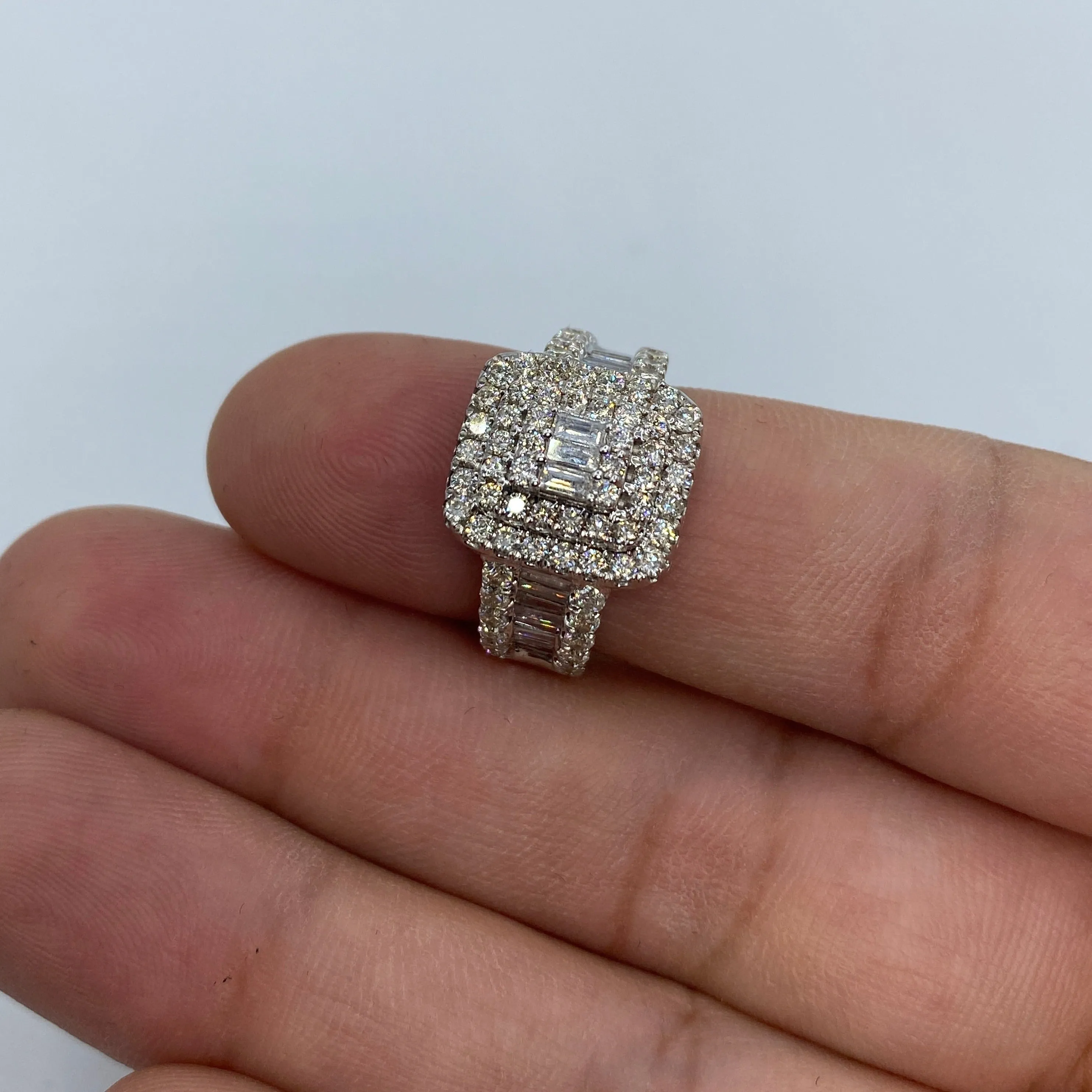 14K Rectangle Center Diamond Baguette