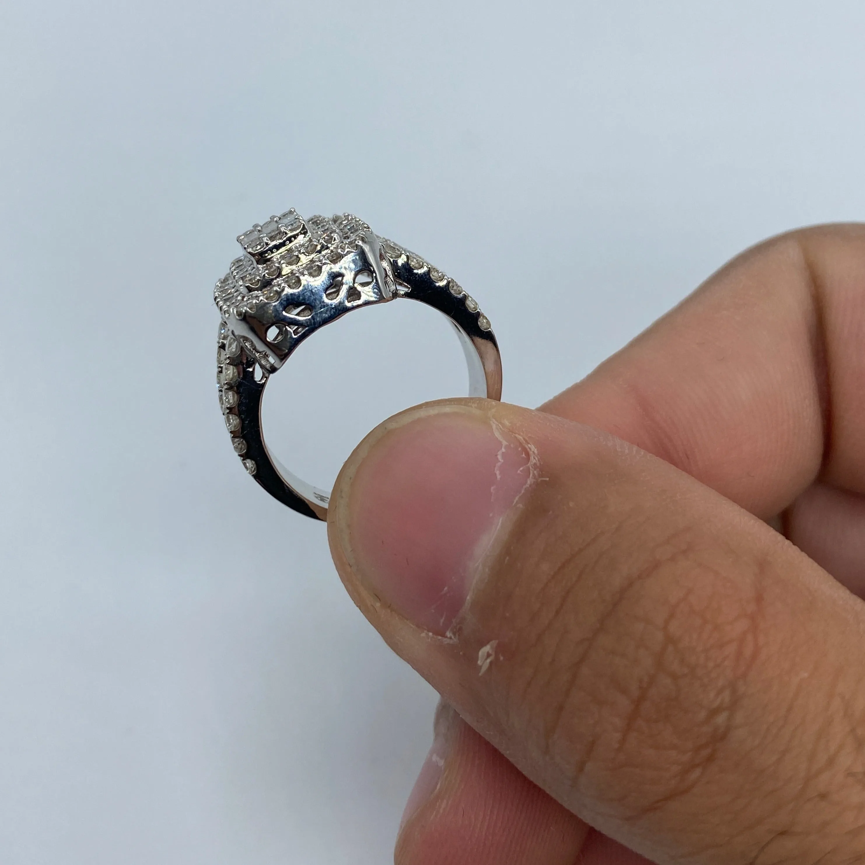 14K Rectangle Center Diamond Baguette