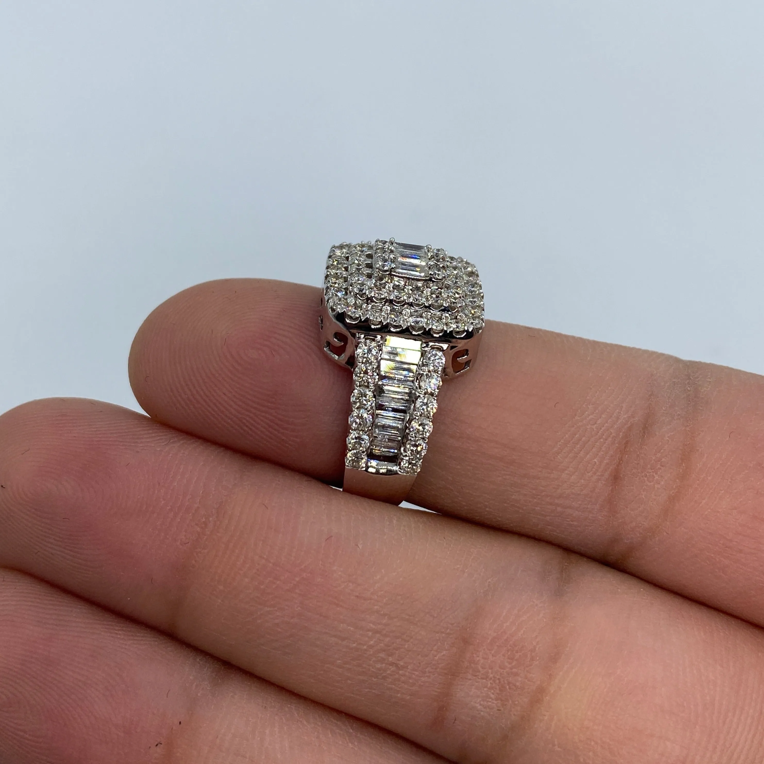 14K Rectangle Center Diamond Baguette