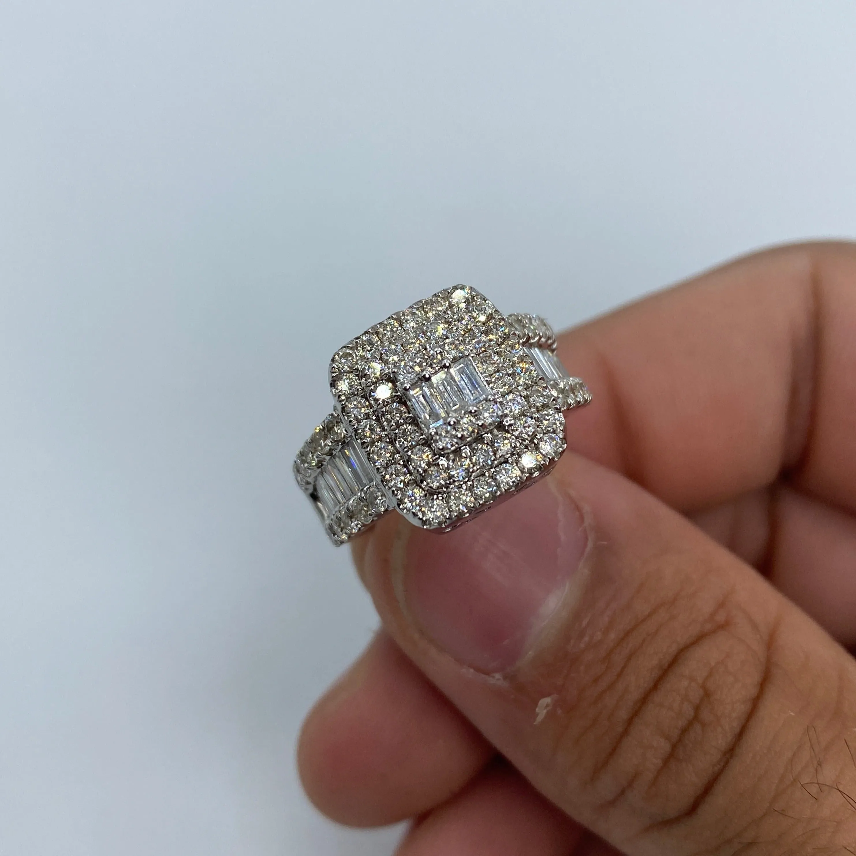 14K Rectangle Center Diamond Baguette
