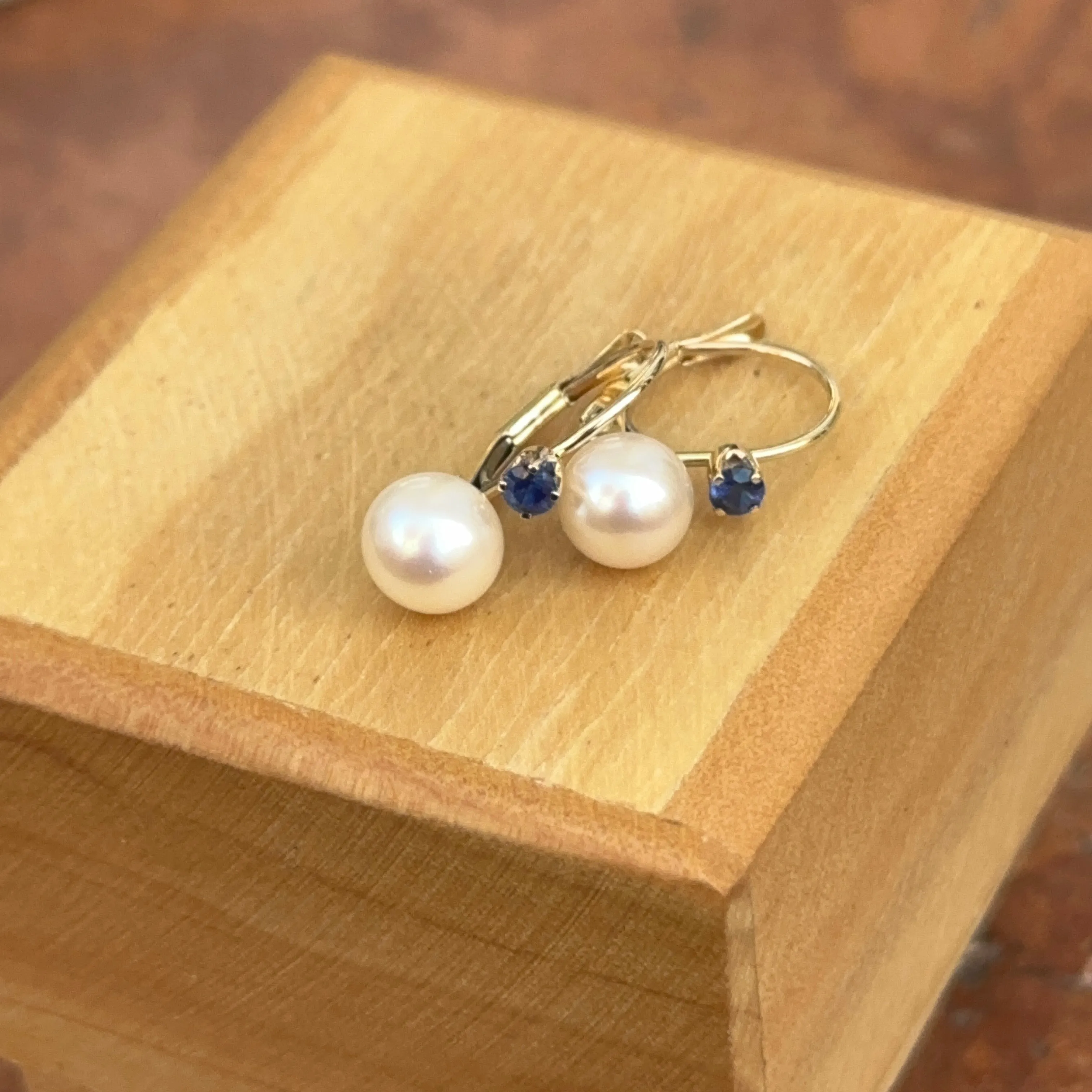 14KT Yellow Gold Blue Sapphire   Freshwater Pearl Lever Back Earrings
