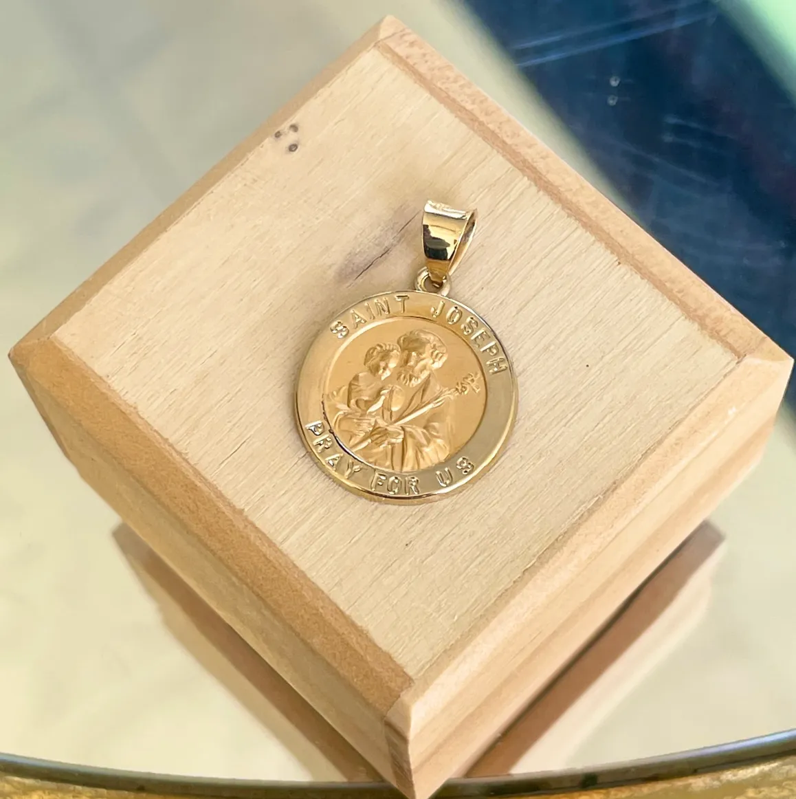 14KT Yellow Gold Satin Saint Joseph Round Medal Pendant 18mm