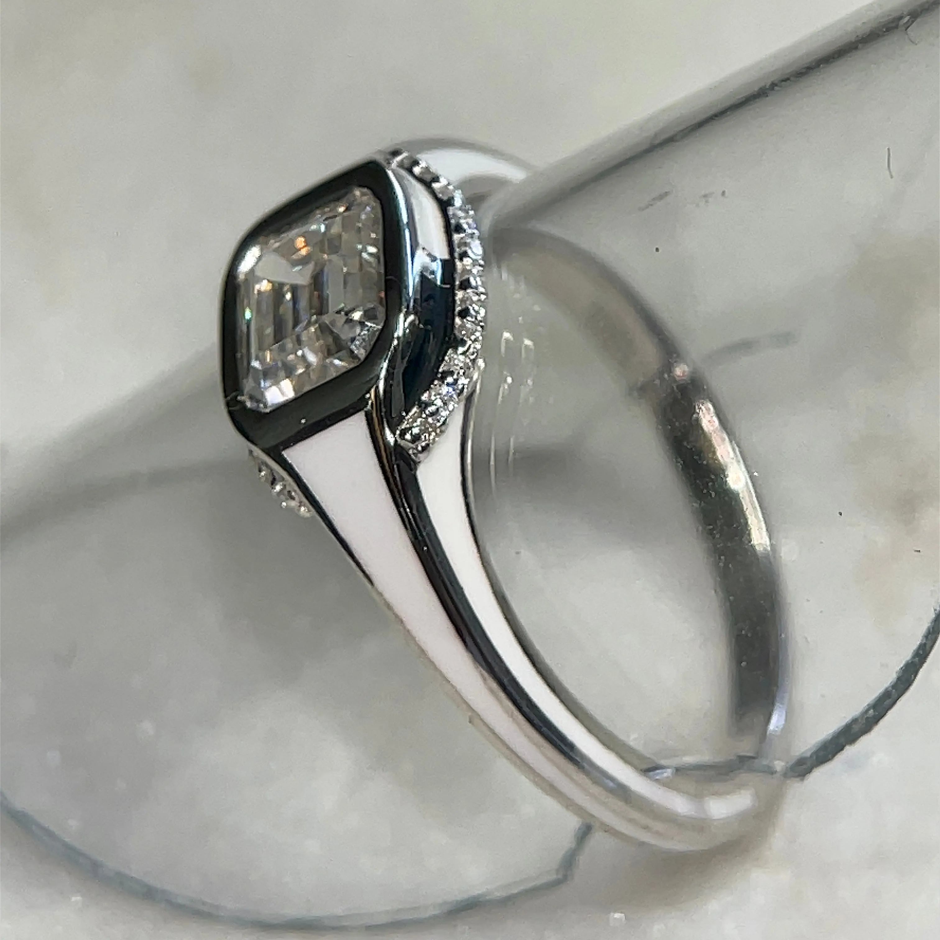 1.5ct White and Black Enamel Ring