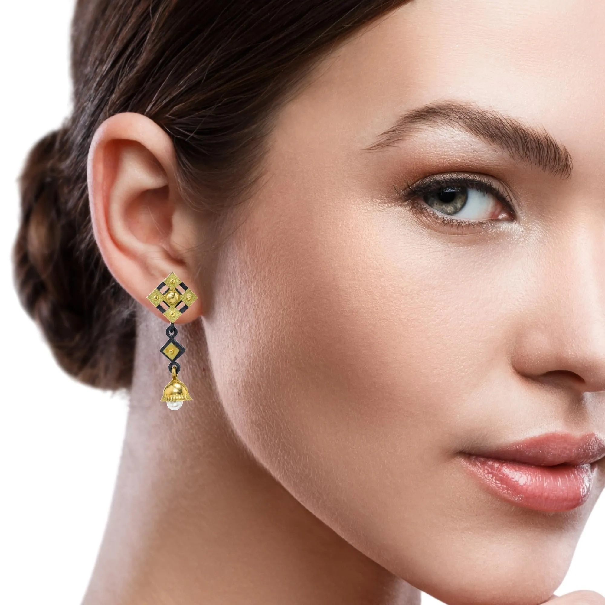 18K Yellow Gold and Silver Dangle Earrings with Pearls