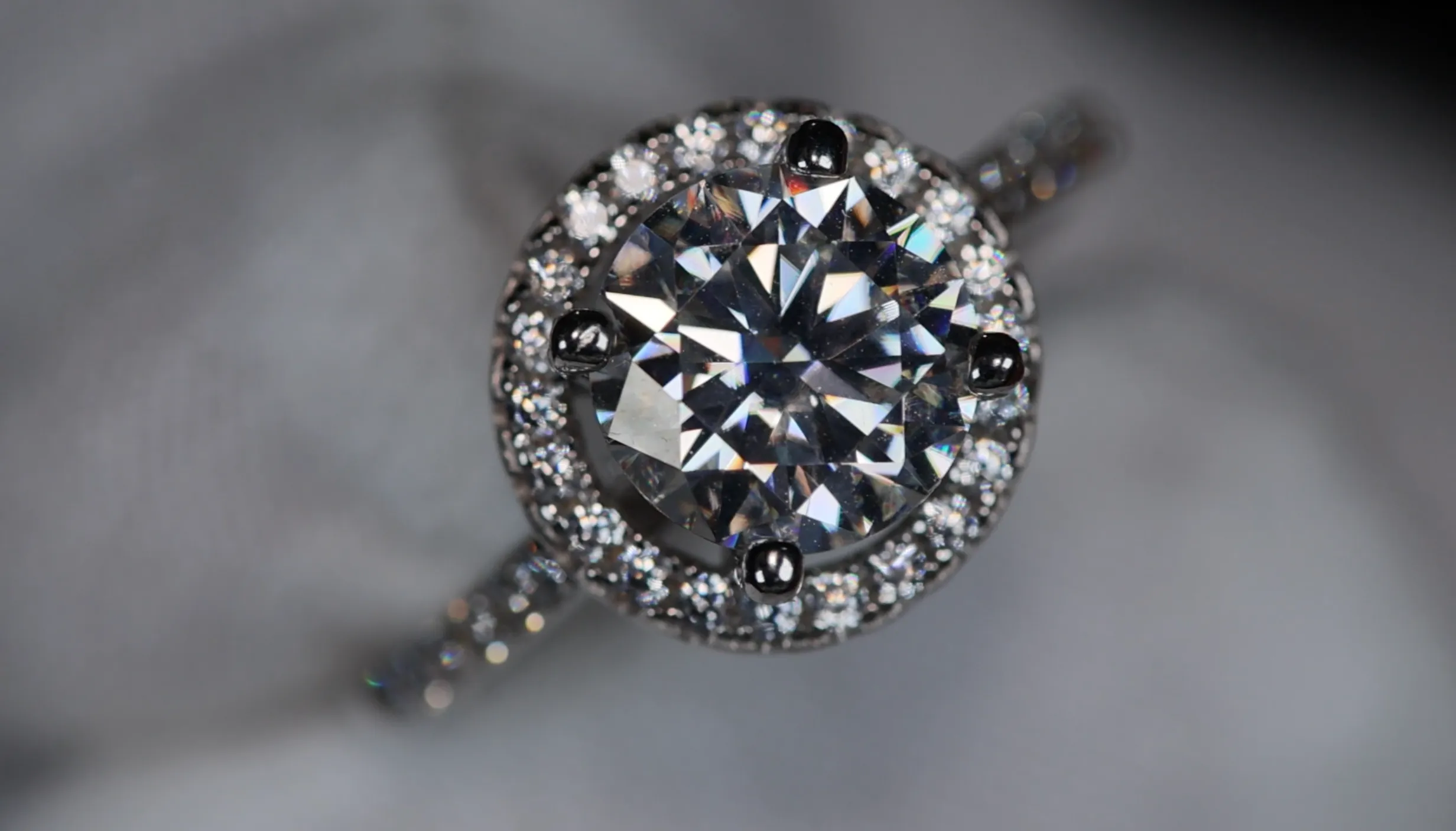 2.0ct VVS1 Womens Moissanite Ring | Womens Moissanite Diamond Engagement Rings