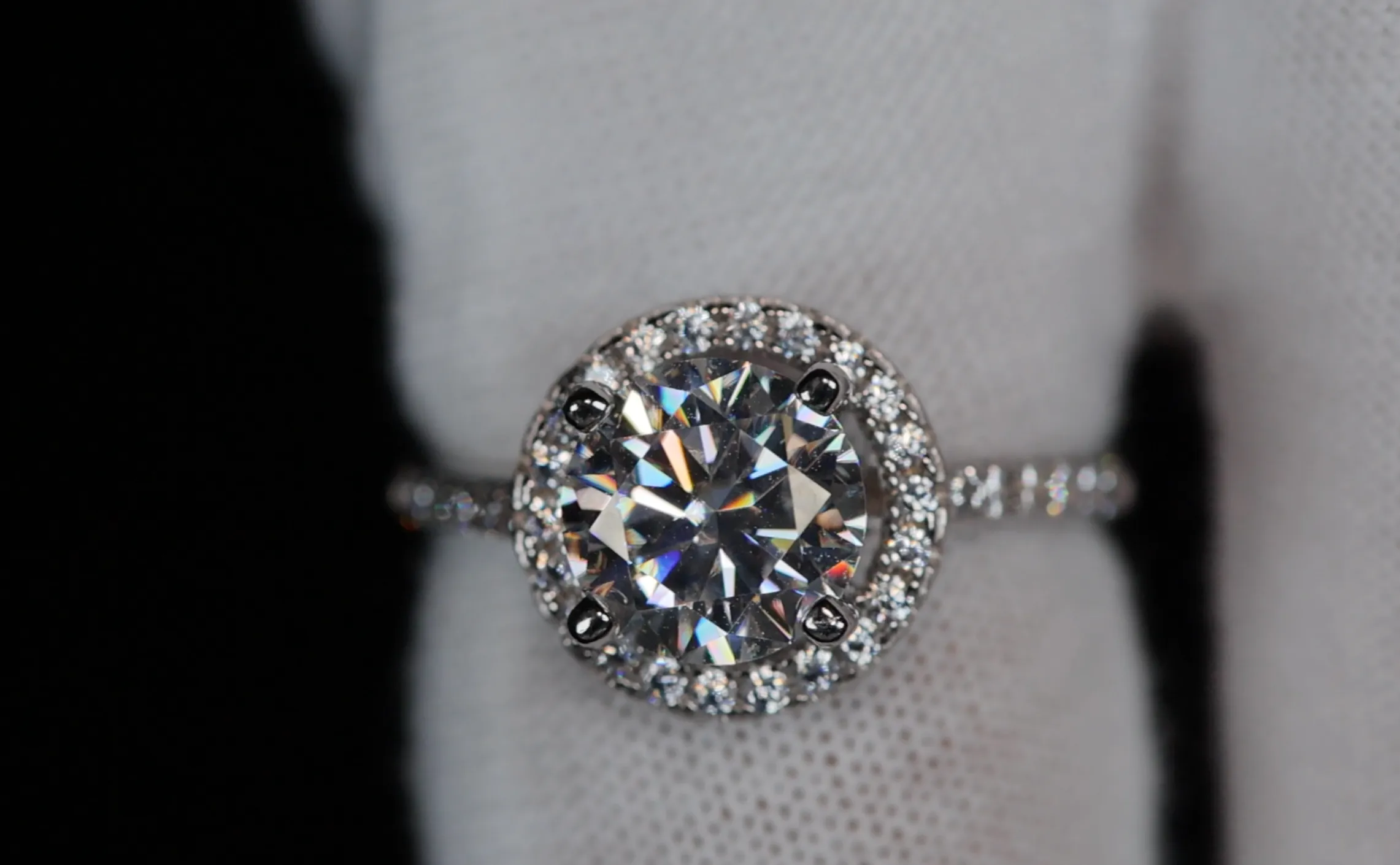 2.0ct VVS1 Womens Moissanite Ring | Womens Moissanite Diamond Engagement Rings