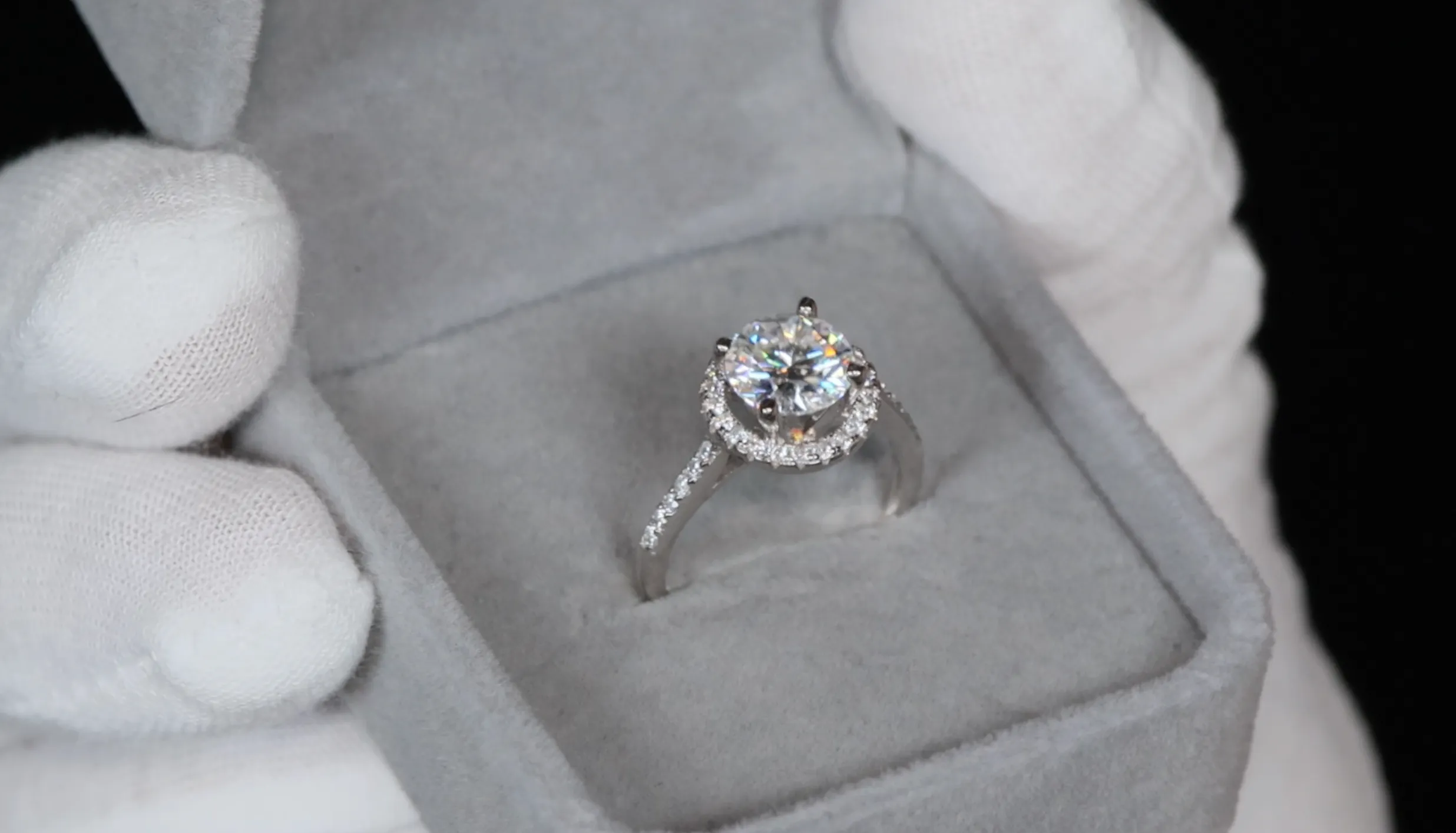 2.0ct VVS1 Womens Moissanite Ring | Womens Moissanite Diamond Engagement Rings