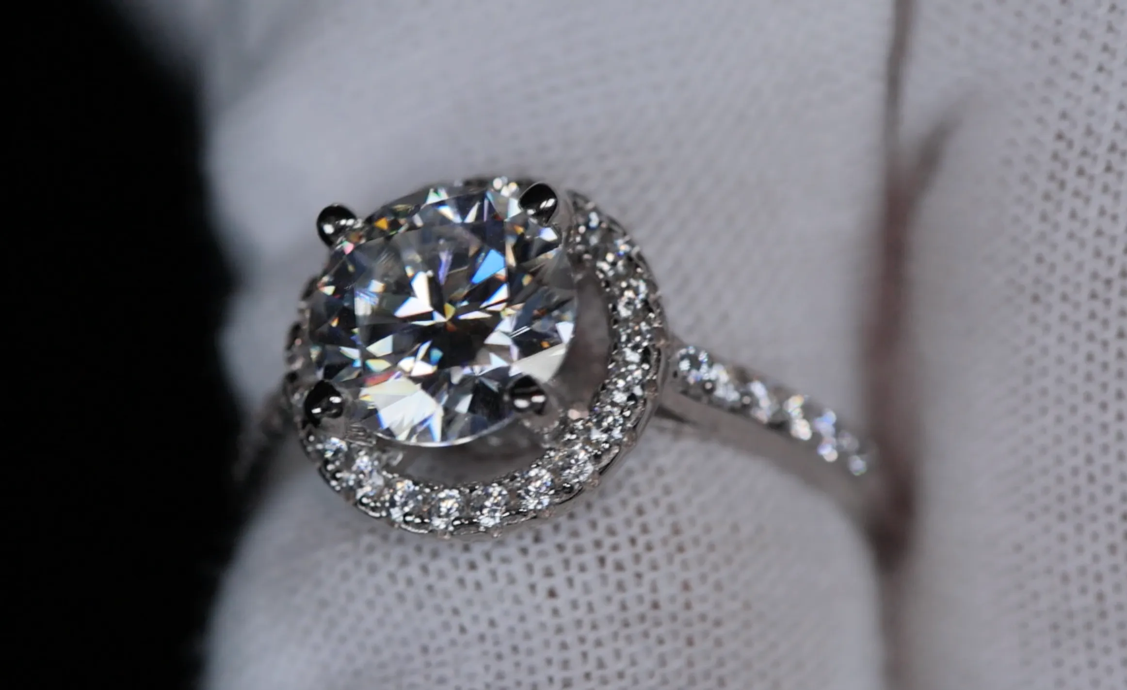 2.0ct VVS1 Womens Moissanite Ring | Womens Moissanite Diamond Engagement Rings