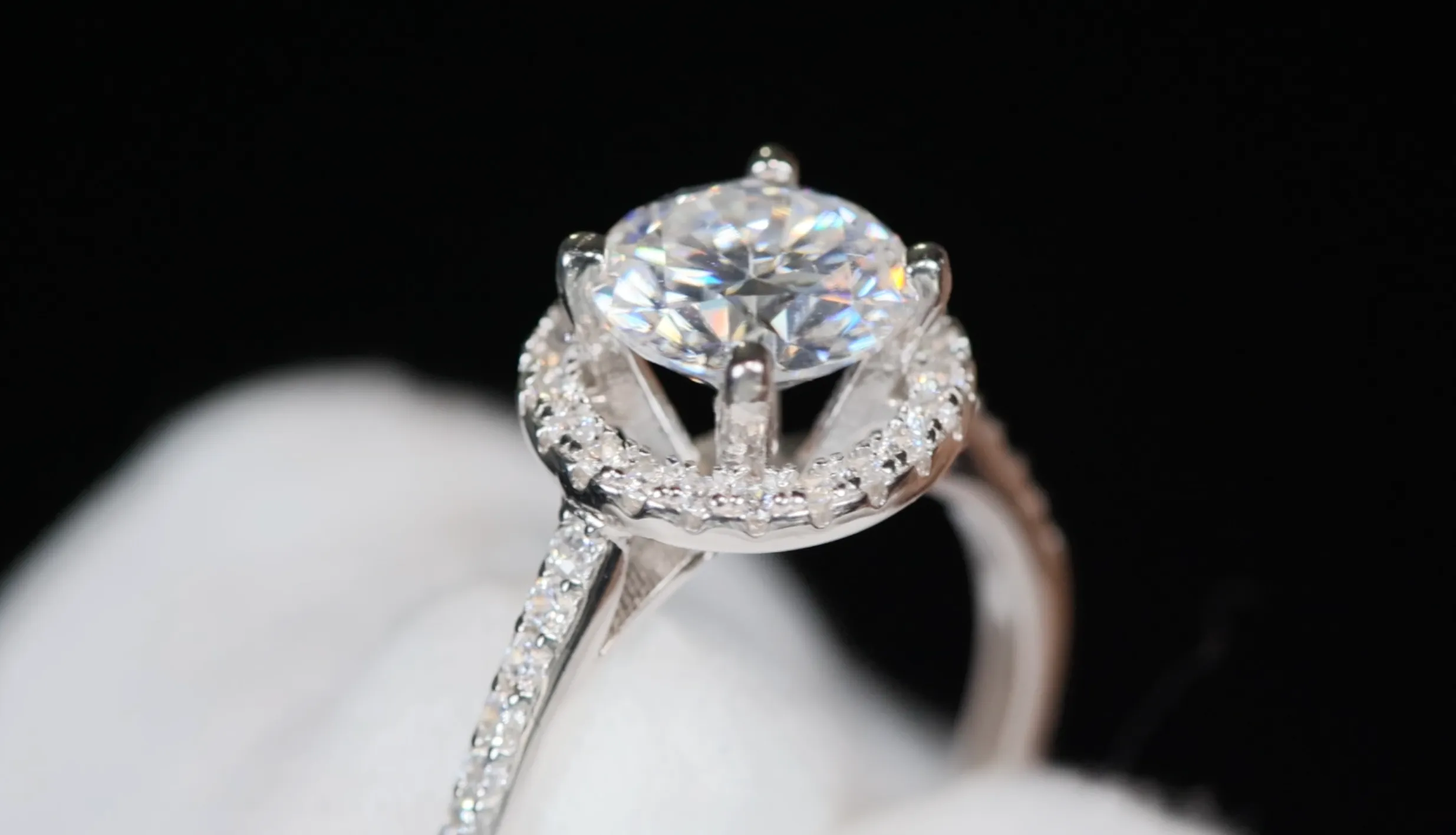 2.0ct VVS1 Womens Moissanite Ring | Womens Moissanite Diamond Engagement Rings