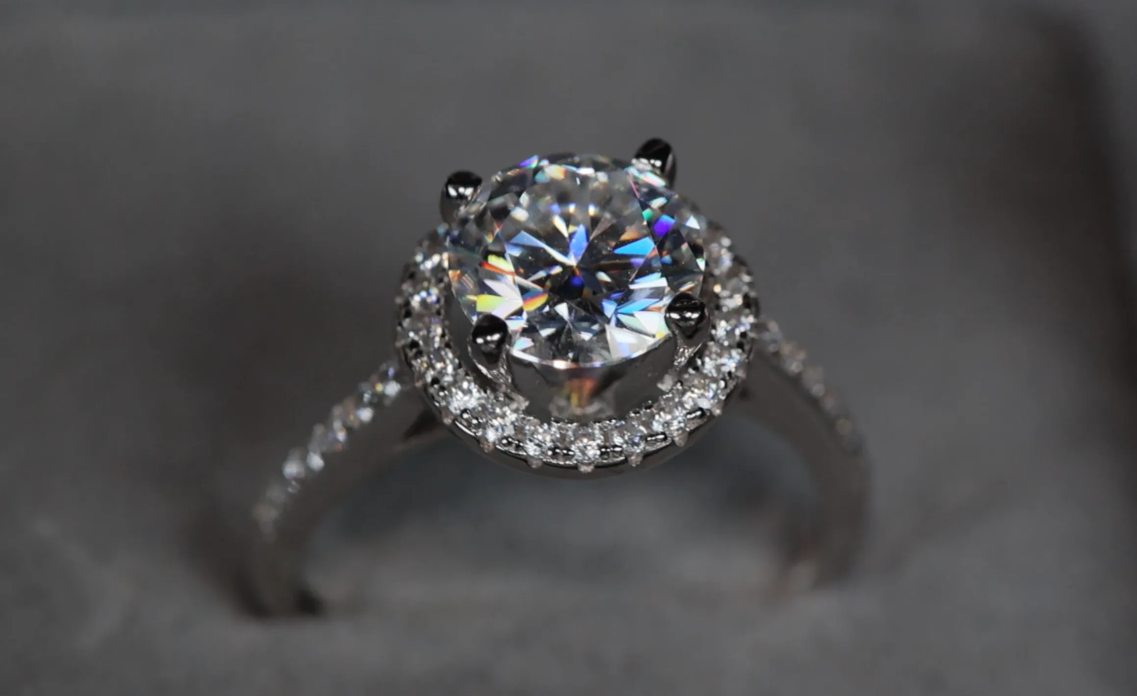 2.0ct VVS1 Womens Moissanite Ring | Womens Moissanite Diamond Engagement Rings