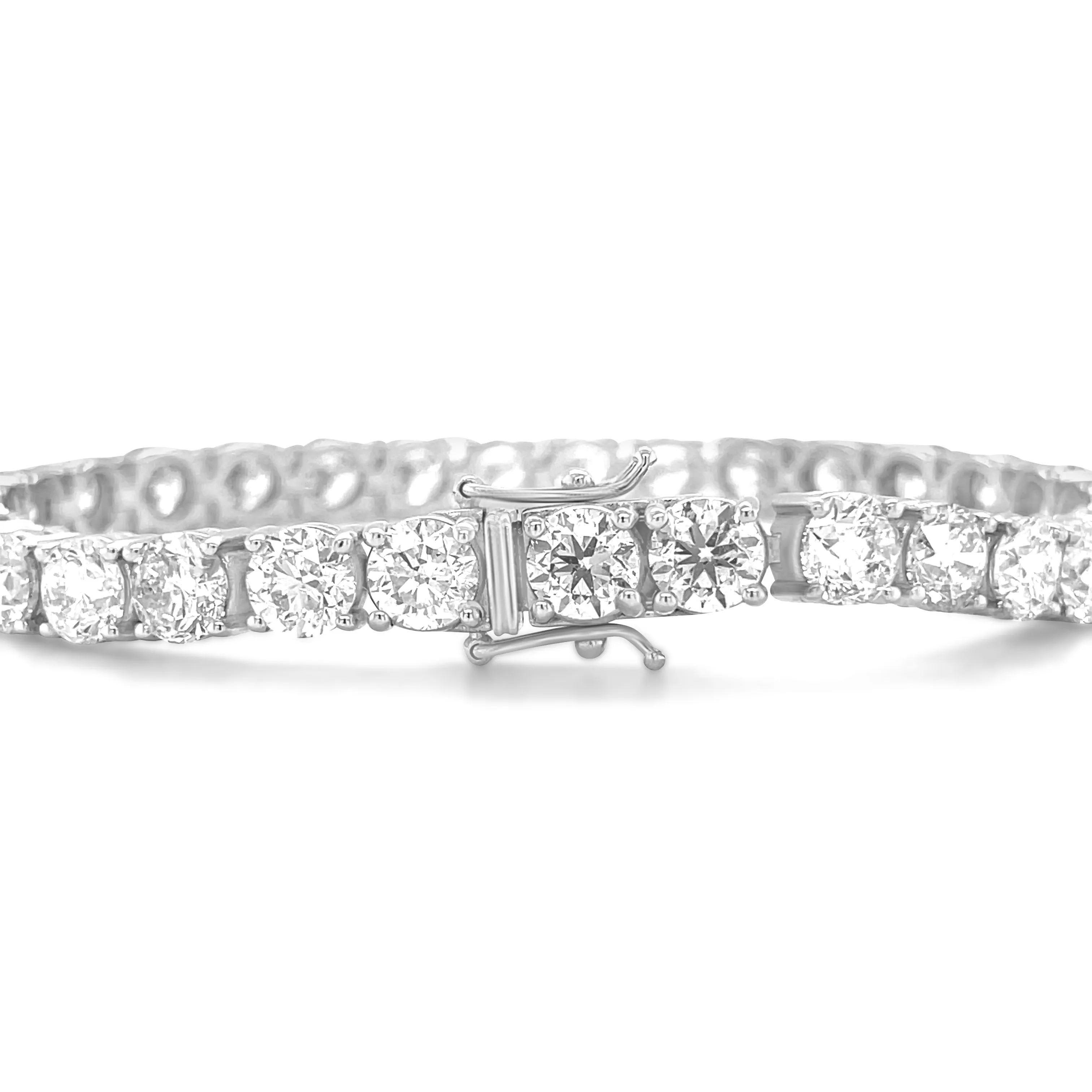 23.08 Carat Diamond Bracelet in 18k White Gold