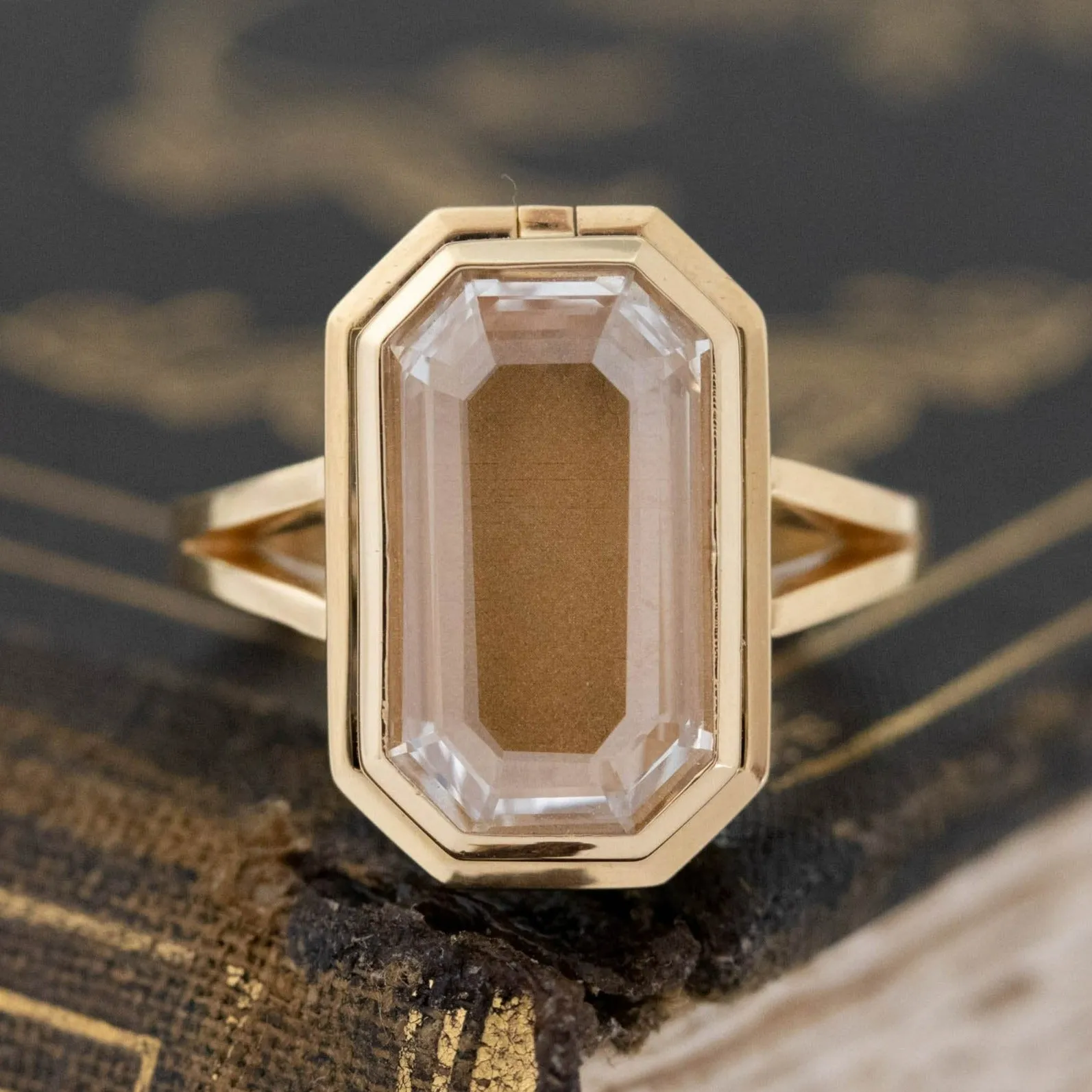 3.07ct Portrait Cut Diamond Locket Ring, GIA H VS2