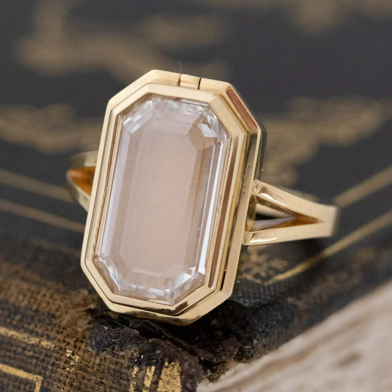 3.07ct Portrait Cut Diamond Locket Ring, GIA H VS2