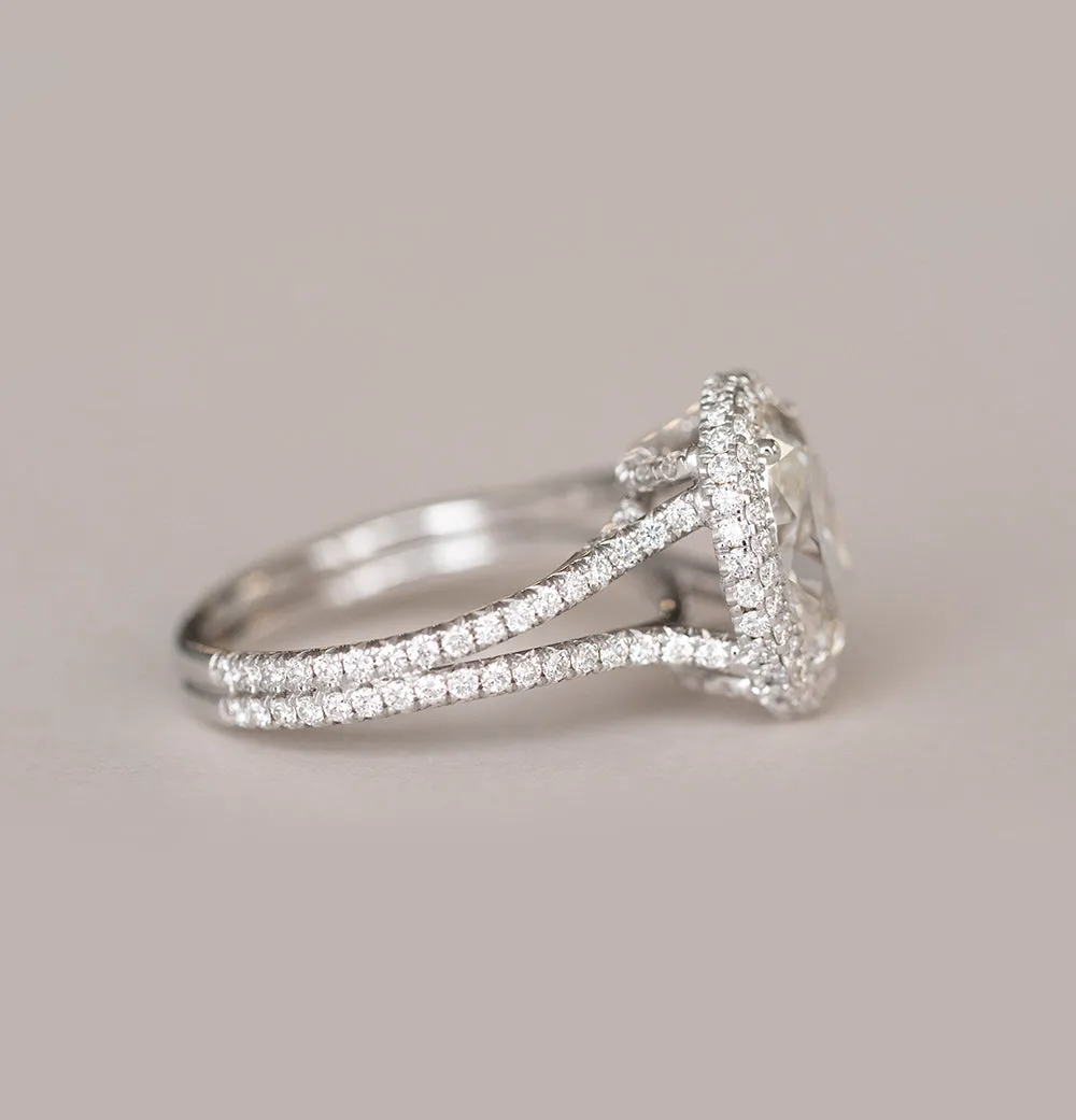 3.21 cttw. Oval Cut Diamond Ring