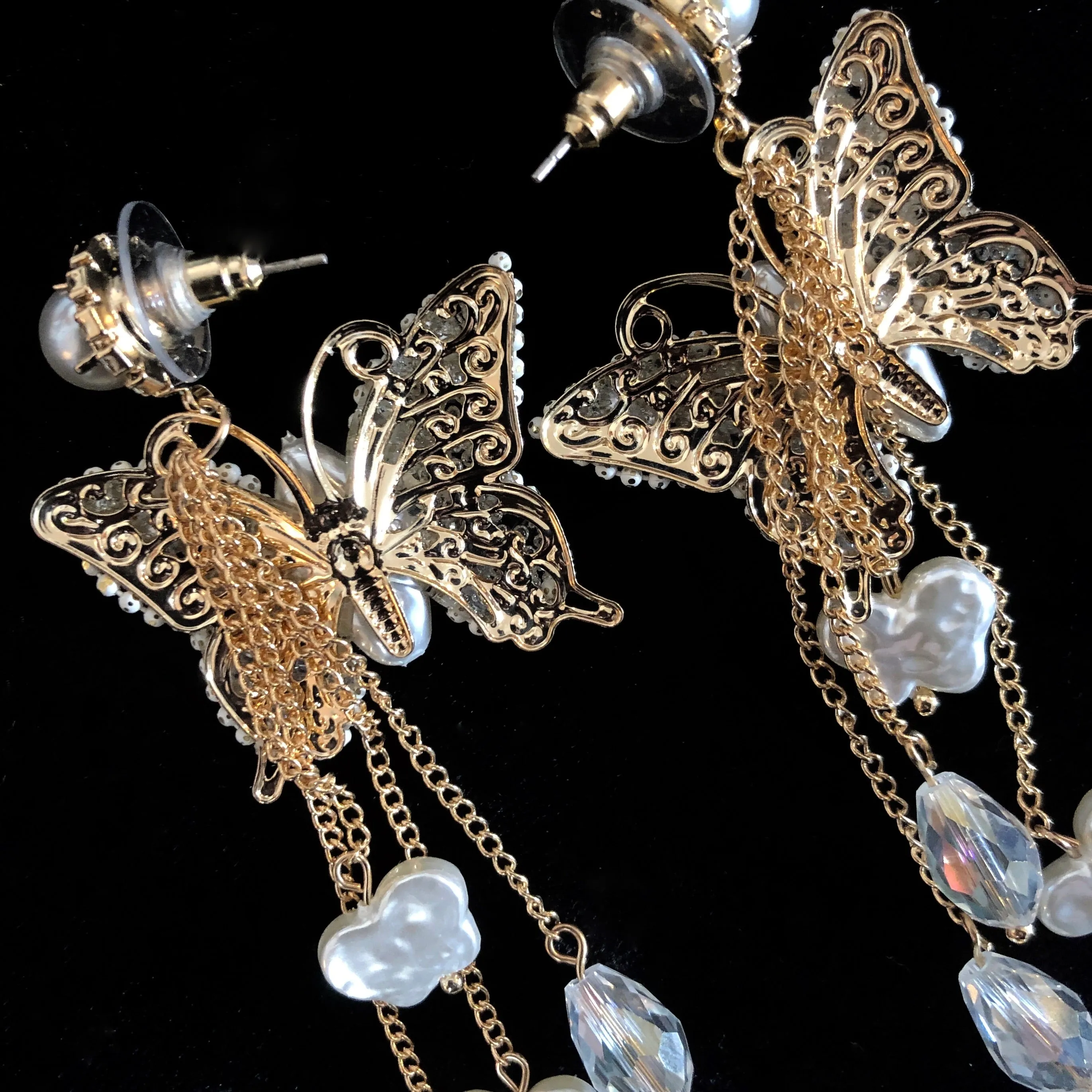 A PAIR OF ROMANTIC FAUX PEARL BUTTERFLY EARRINGS