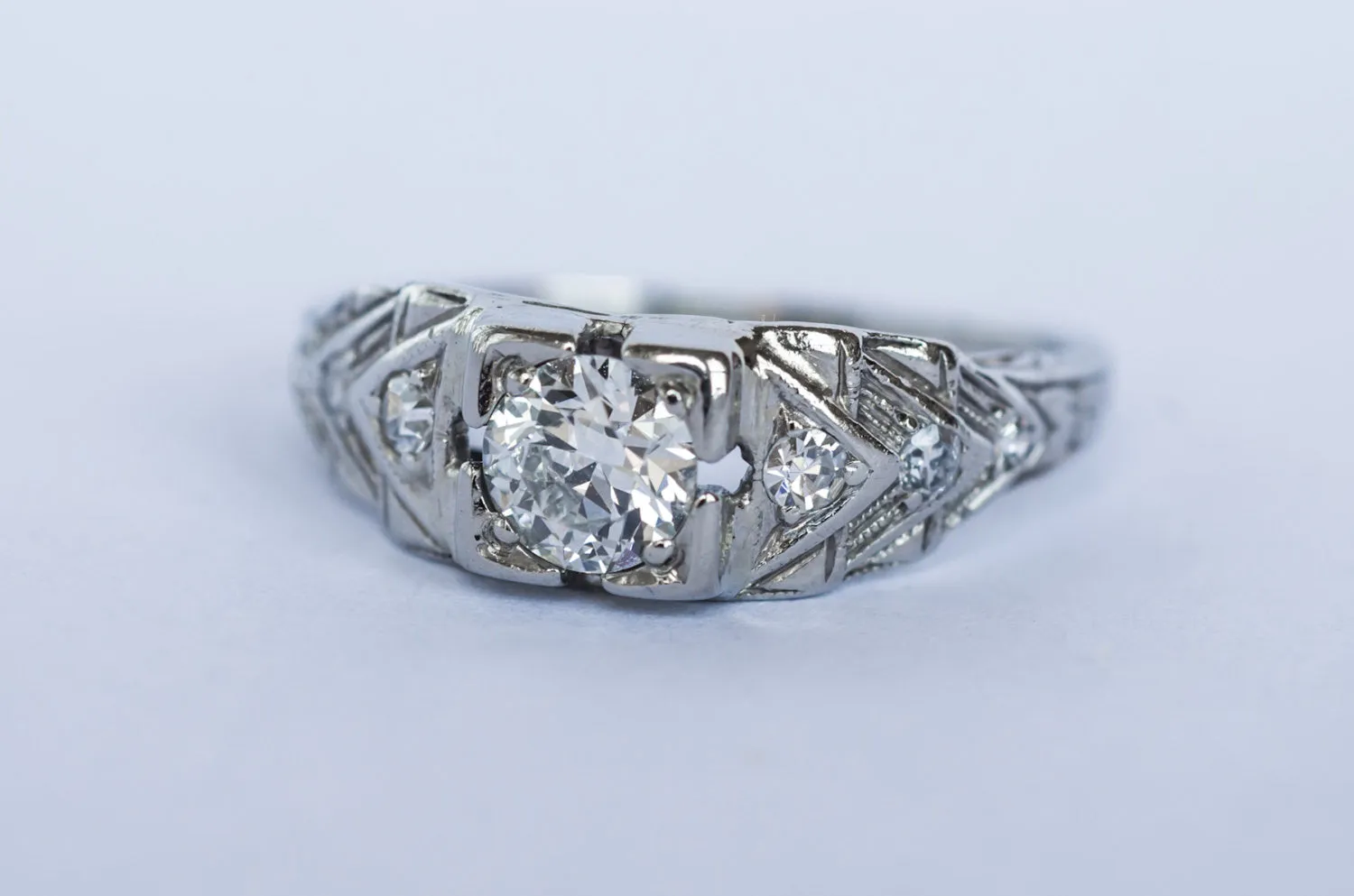 ART DECO DIAMOND RING WITH OLD EUROPEAN CUT