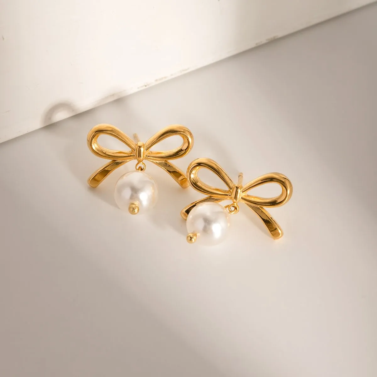 Bow Pearl Earrings