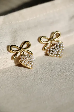 bow studs with pearl heart {gold}