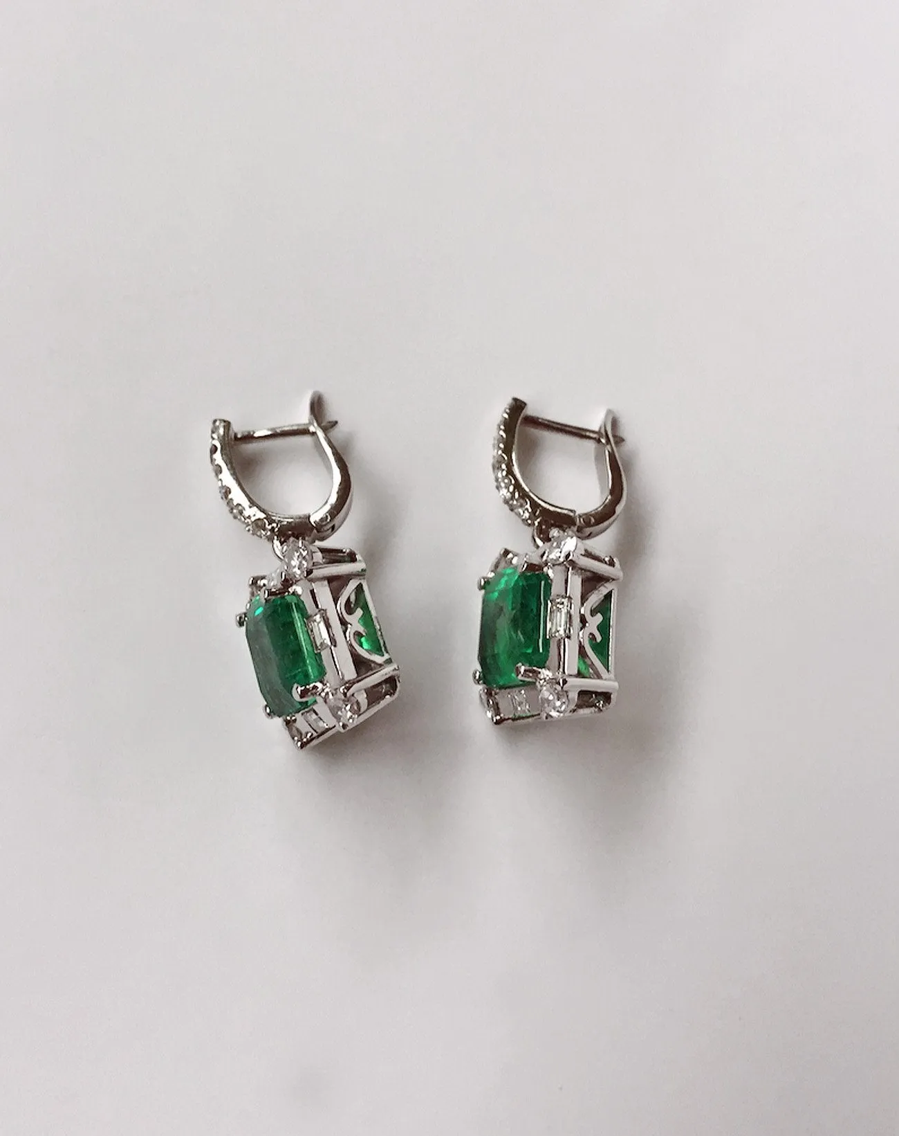 Certified 10.77 Carat Colombian Emerald Diamond Earrings 18K
