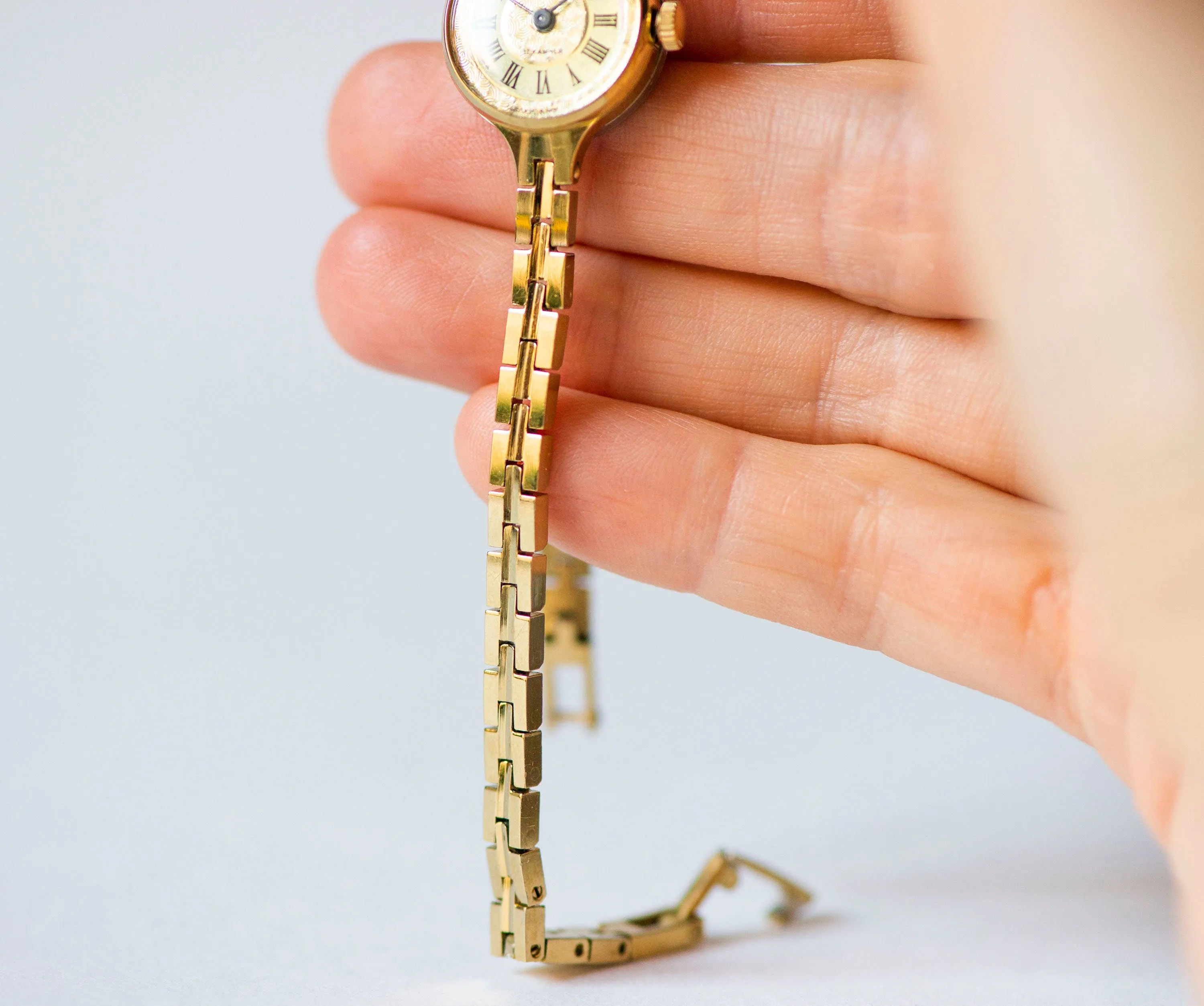 Chic women's cocktail watch Seagull gold shade, vintage women watch bracelet tiny, Roman numerals dial lady watch retro petite jewelry gift