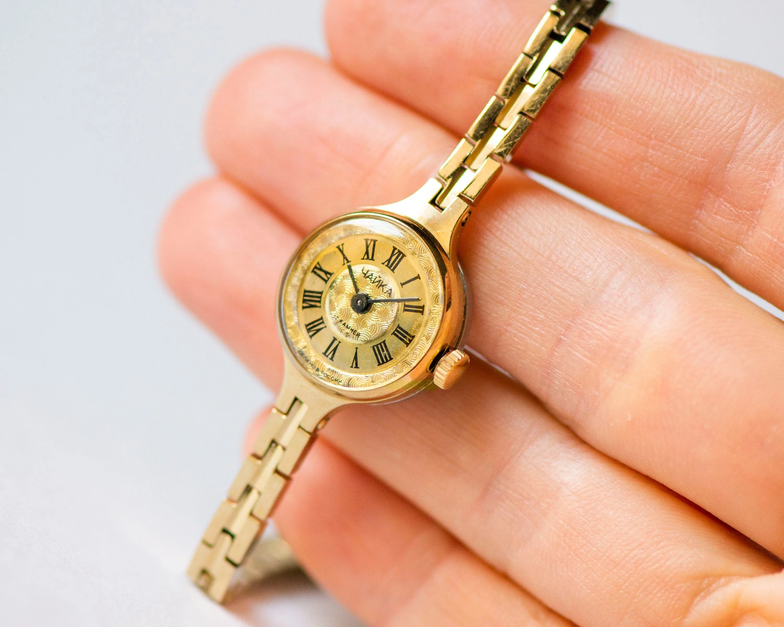 Chic women's cocktail watch Seagull gold shade, vintage women watch bracelet tiny, Roman numerals dial lady watch retro petite jewelry gift