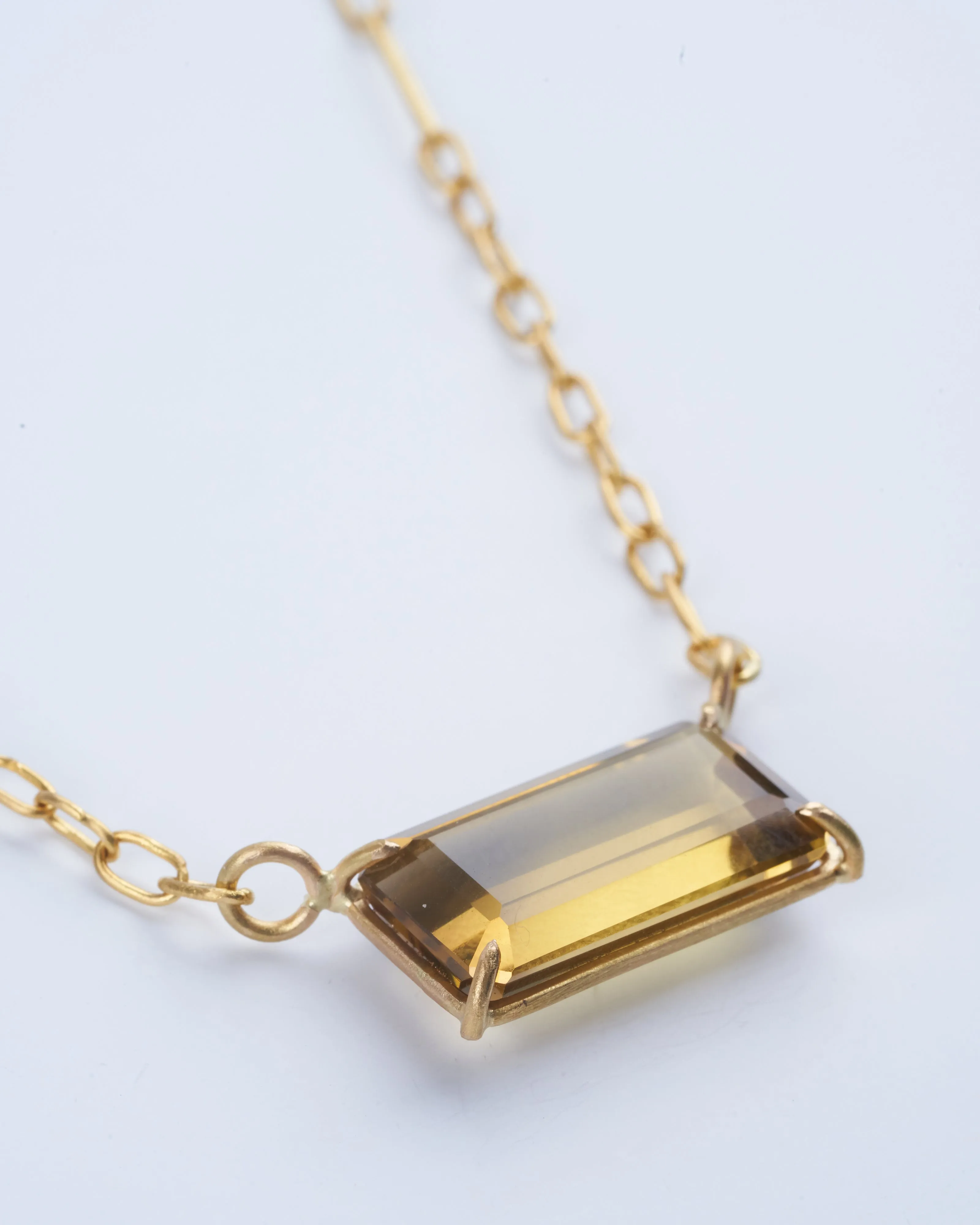 citrine emerald cut bar pendant necklace - gold/ green