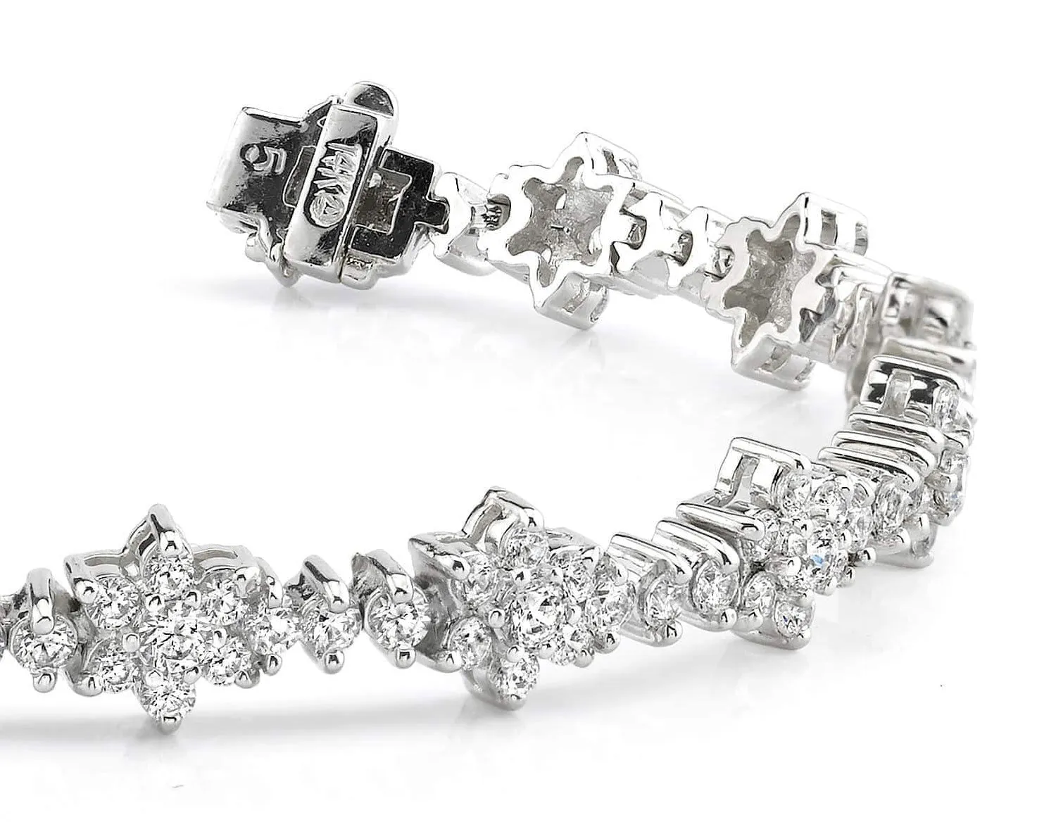 Diamond Cluster Diamond Bracelet with 5.10 ct.(finished) 1.9mm, 2.2mm, 2.6mm