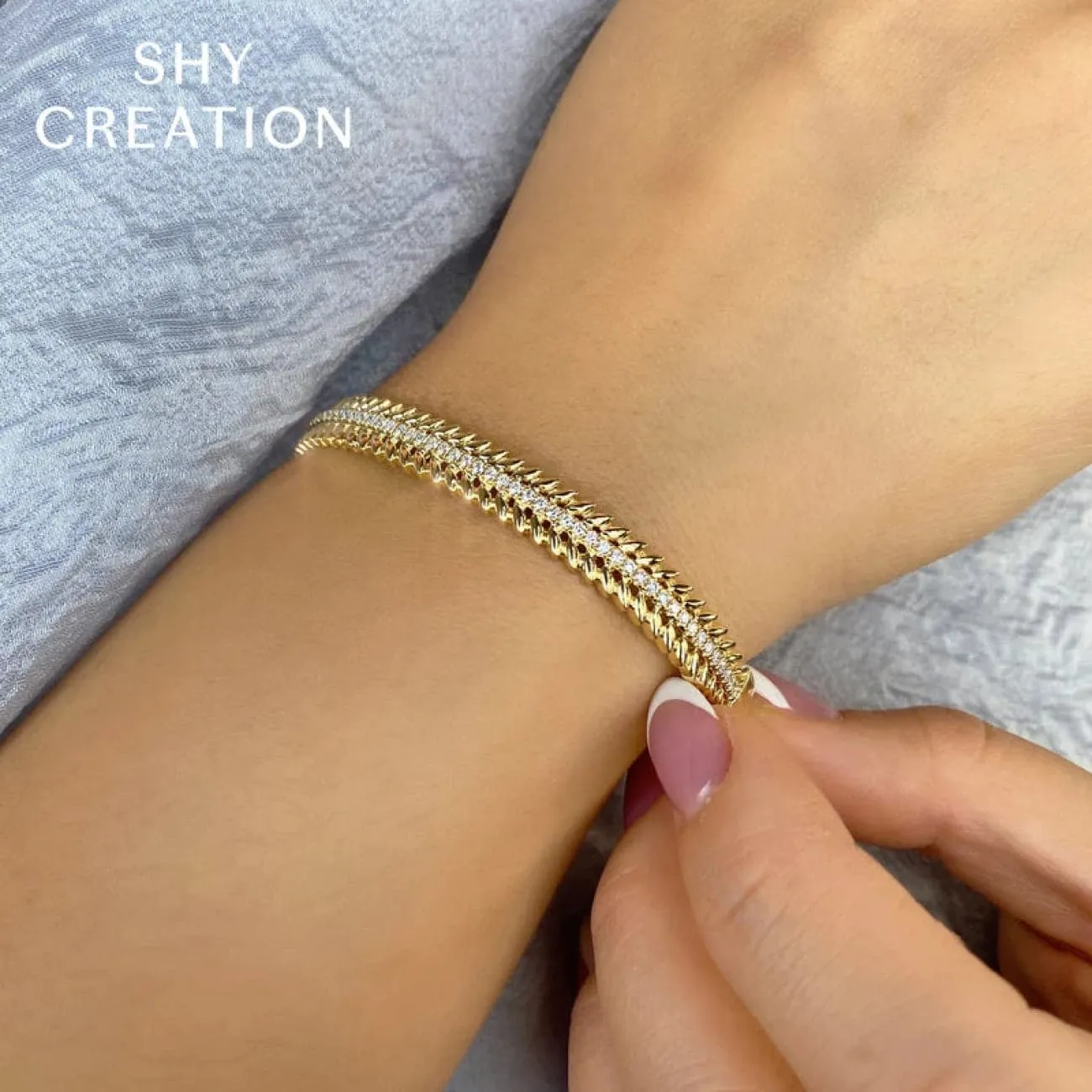 Diamond Laurel Wreath 14K Yellow Gold 0.50Ct Bangle
