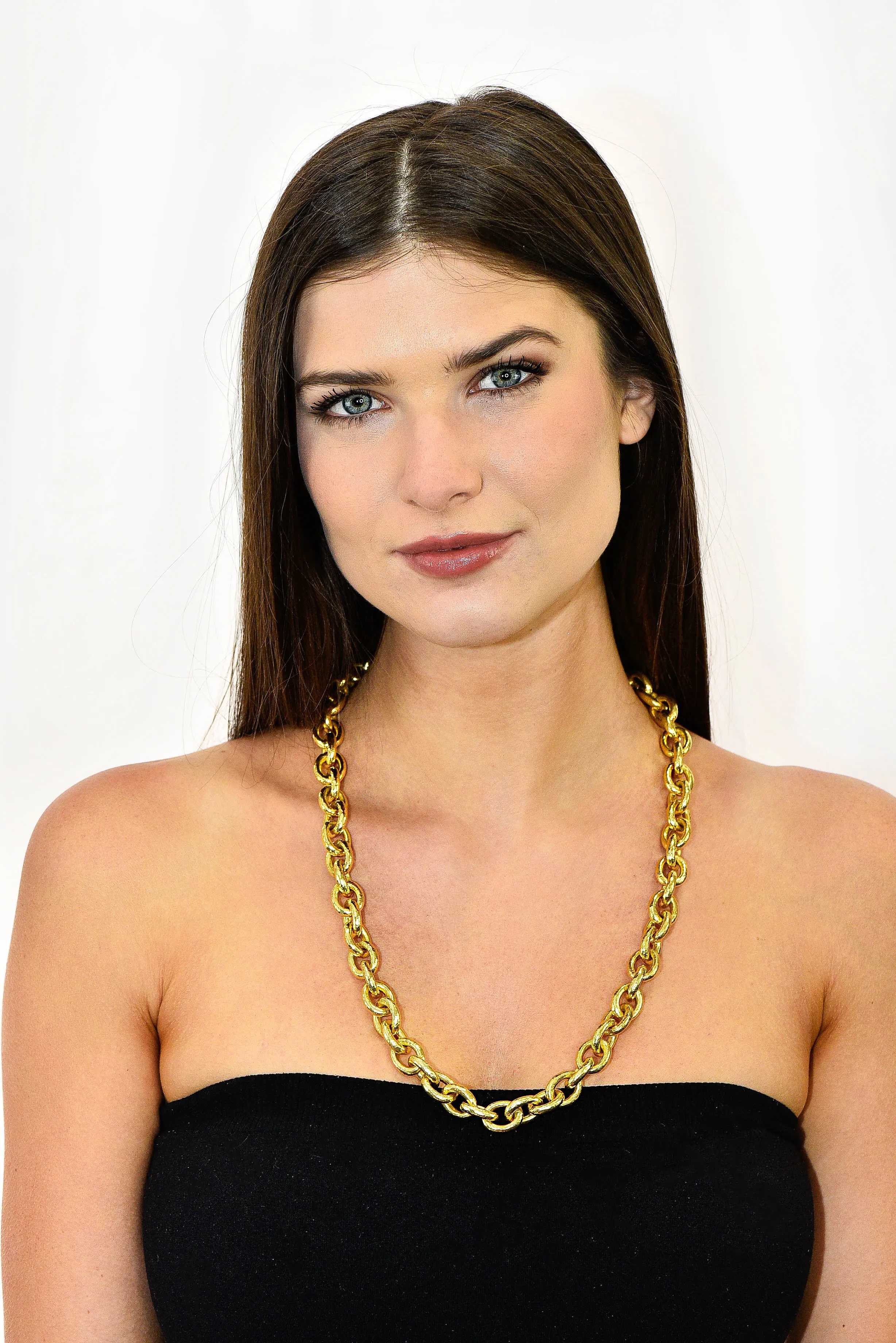 Elizabeth Locke Ruby 19 Karat Gold Hammered Curb Link Chain Collar Necklace