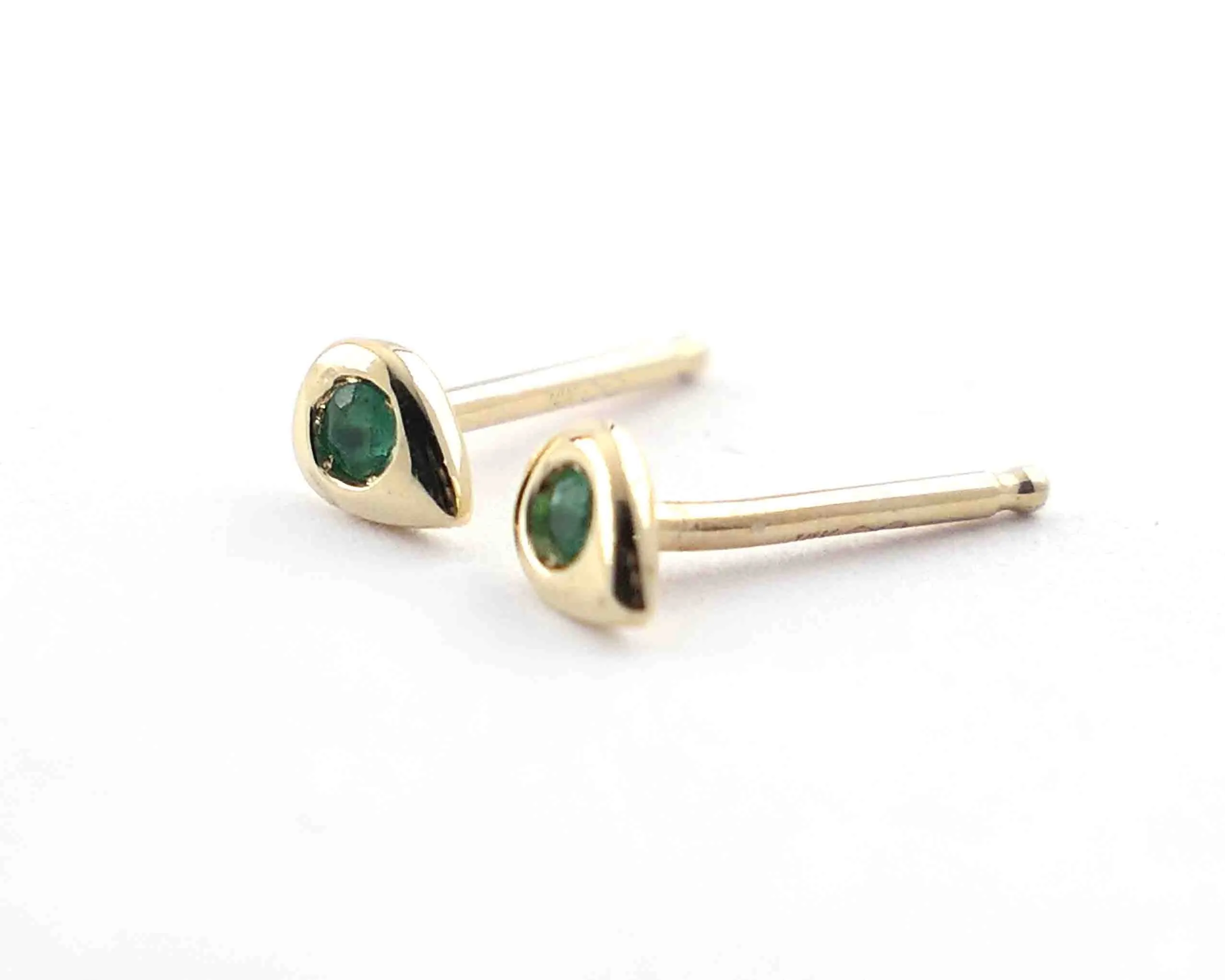 Emerald 14k Yellow Gold Teardrop Stud Earrings
