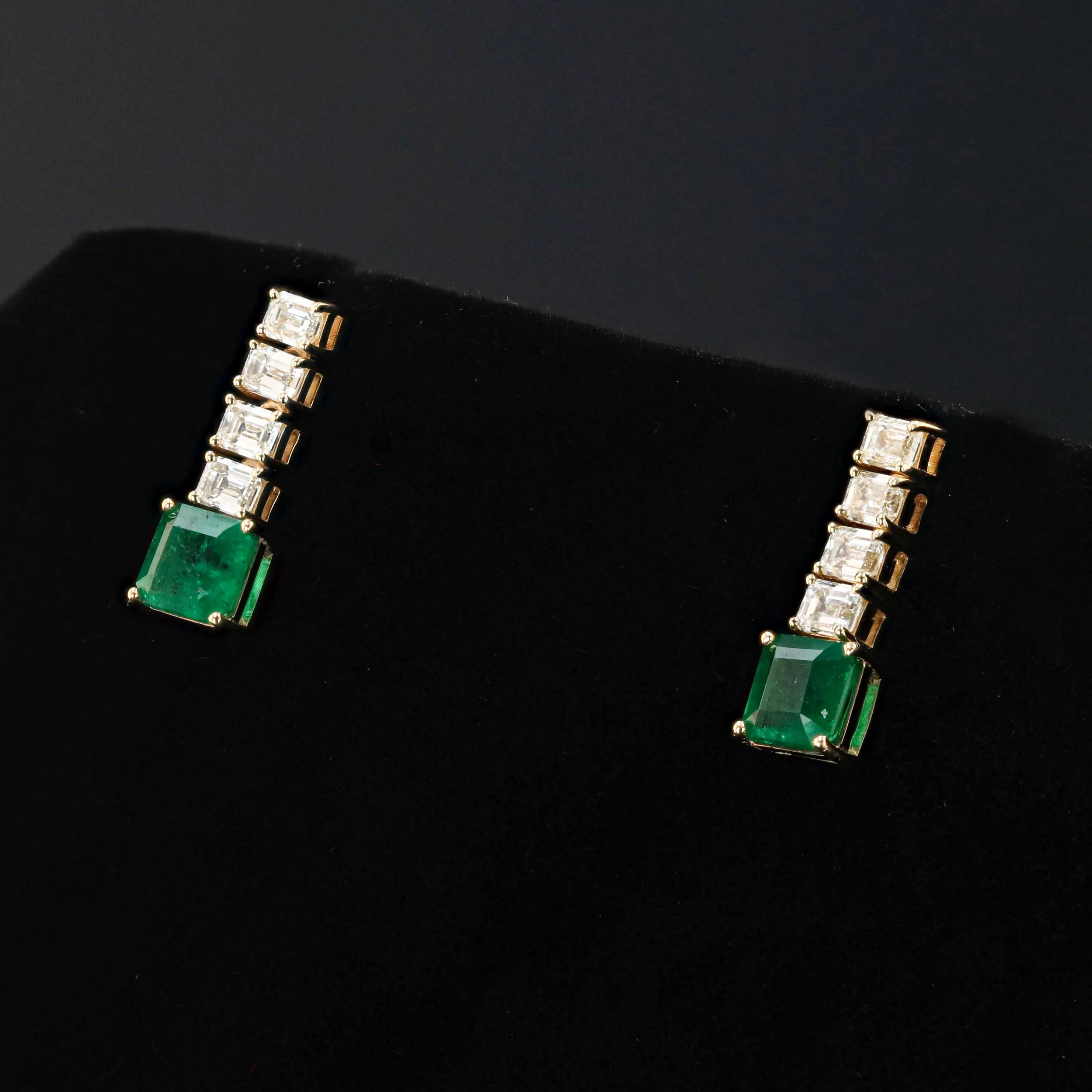 EMERALD AND DIAMOND DANGLE EARRINGS