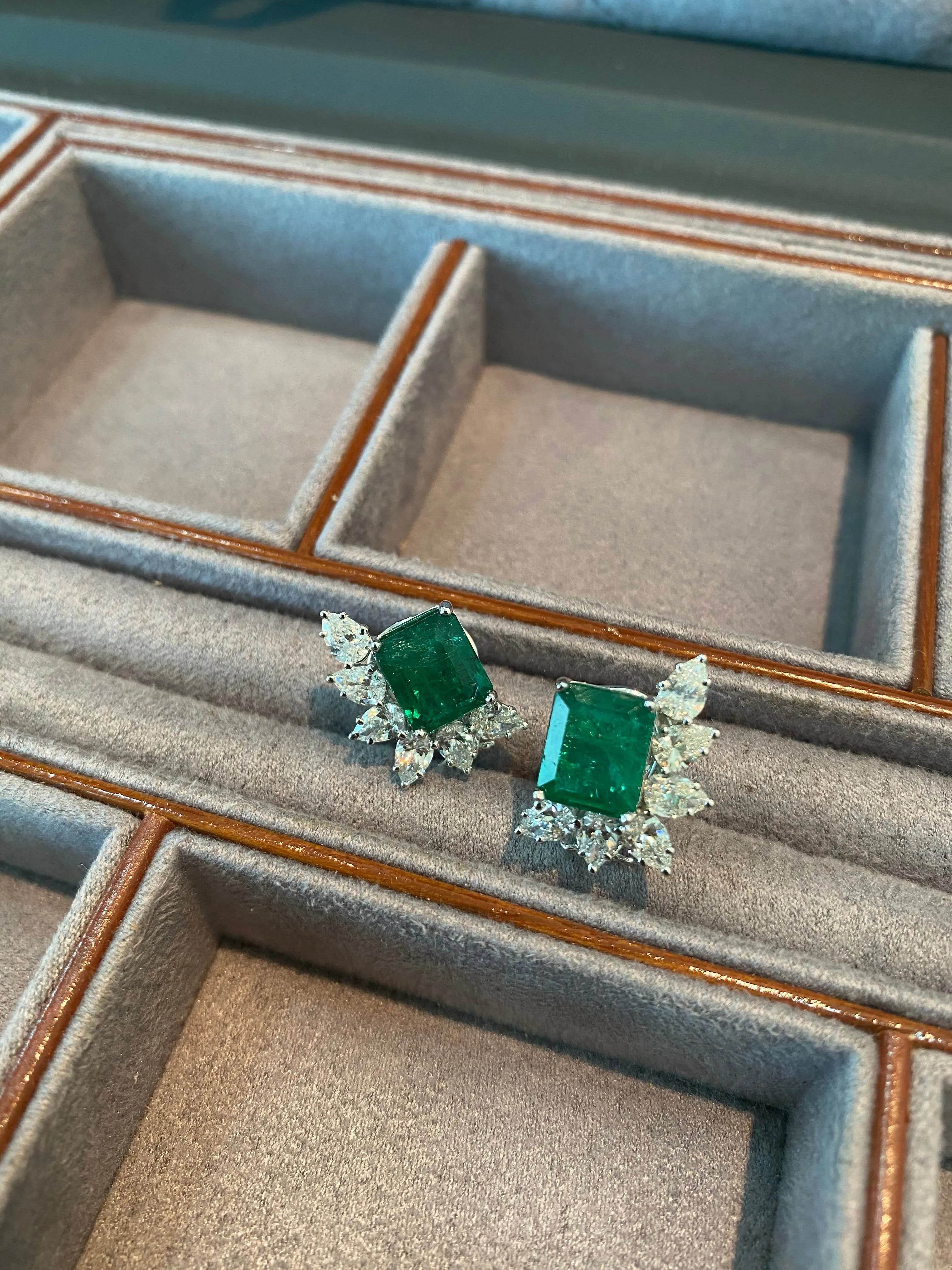 Emerald and Diamond Earring