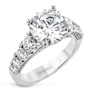 Engagement Ring in 18k Gold with Diamonds