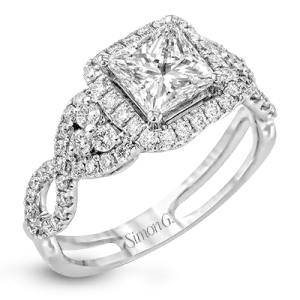 Engagement Ring in 18k Gold with Diamonds