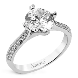 Engagement Ring in 18k Gold with Diamonds
