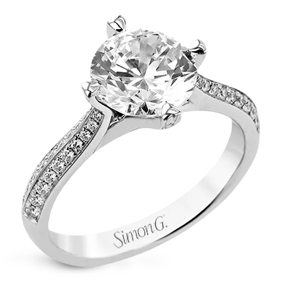 Engagement Ring in 18k Gold with Diamonds