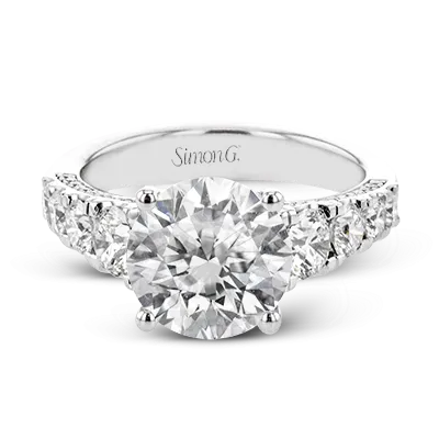 Engagement Ring in 18k Gold with Diamonds