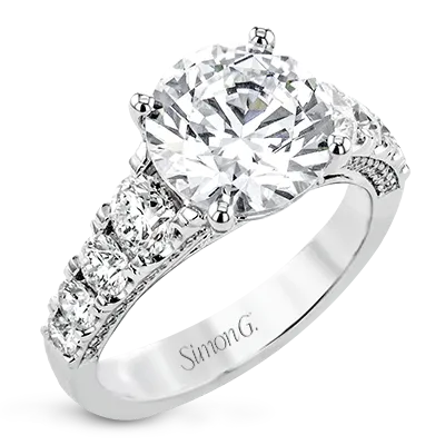 Engagement Ring in 18k Gold with Diamonds