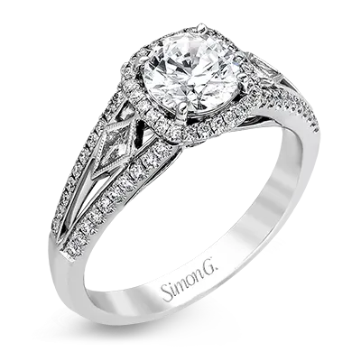 Engagement Ring in 18k Gold with Diamonds