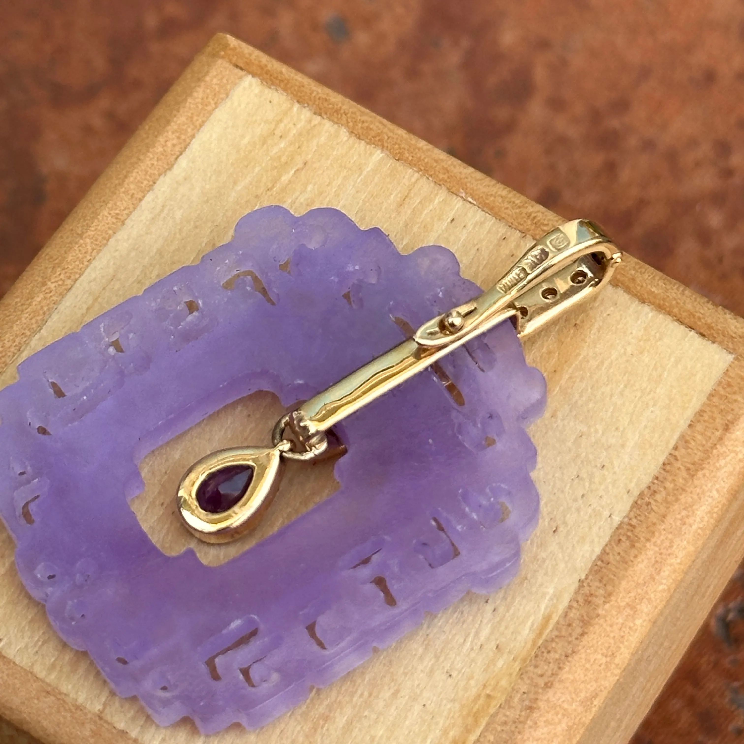 Estate 14KT Yellow Gold Carved Purple Jadeite, Amethyst   Diamond Pendant