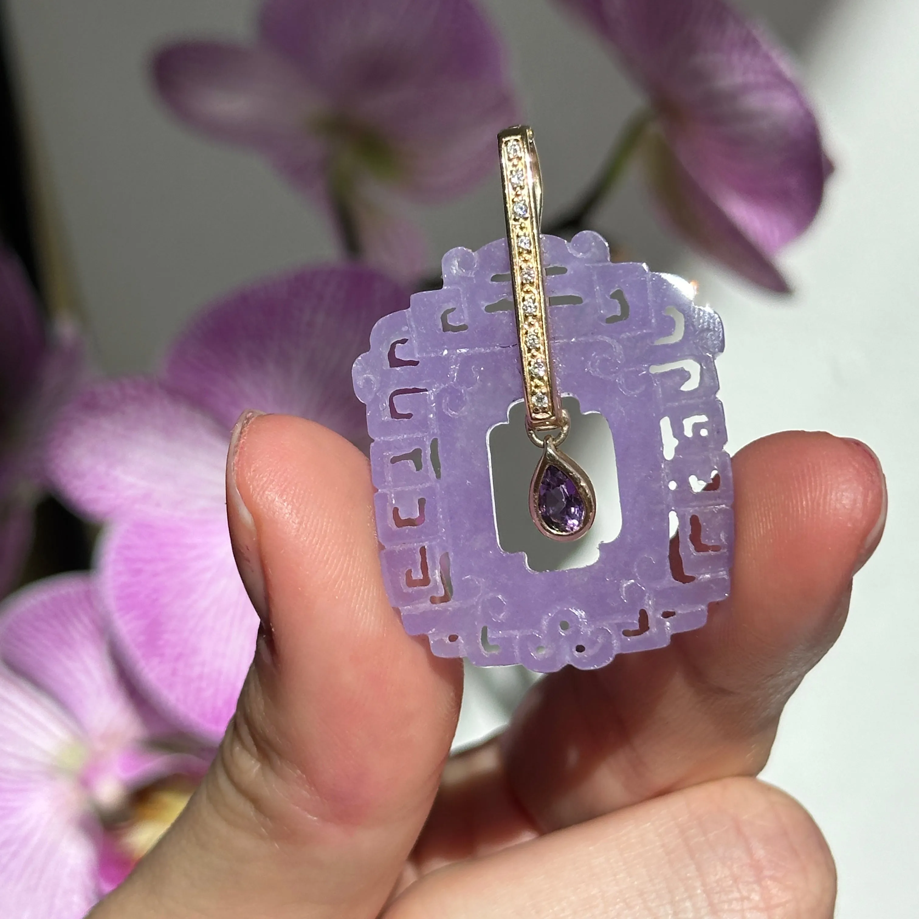 Estate 14KT Yellow Gold Carved Purple Jadeite, Amethyst   Diamond Pendant