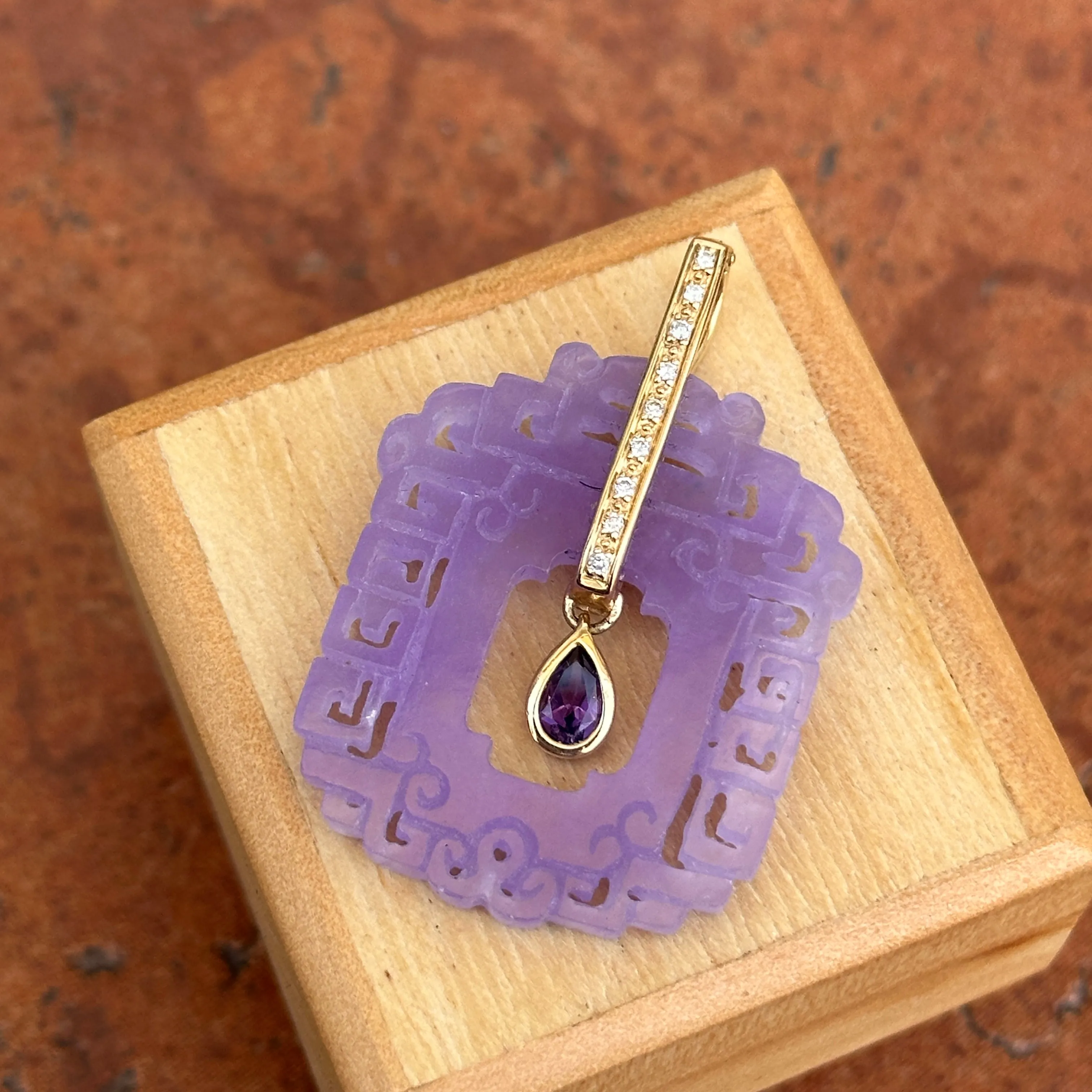 Estate 14KT Yellow Gold Carved Purple Jadeite, Amethyst   Diamond Pendant