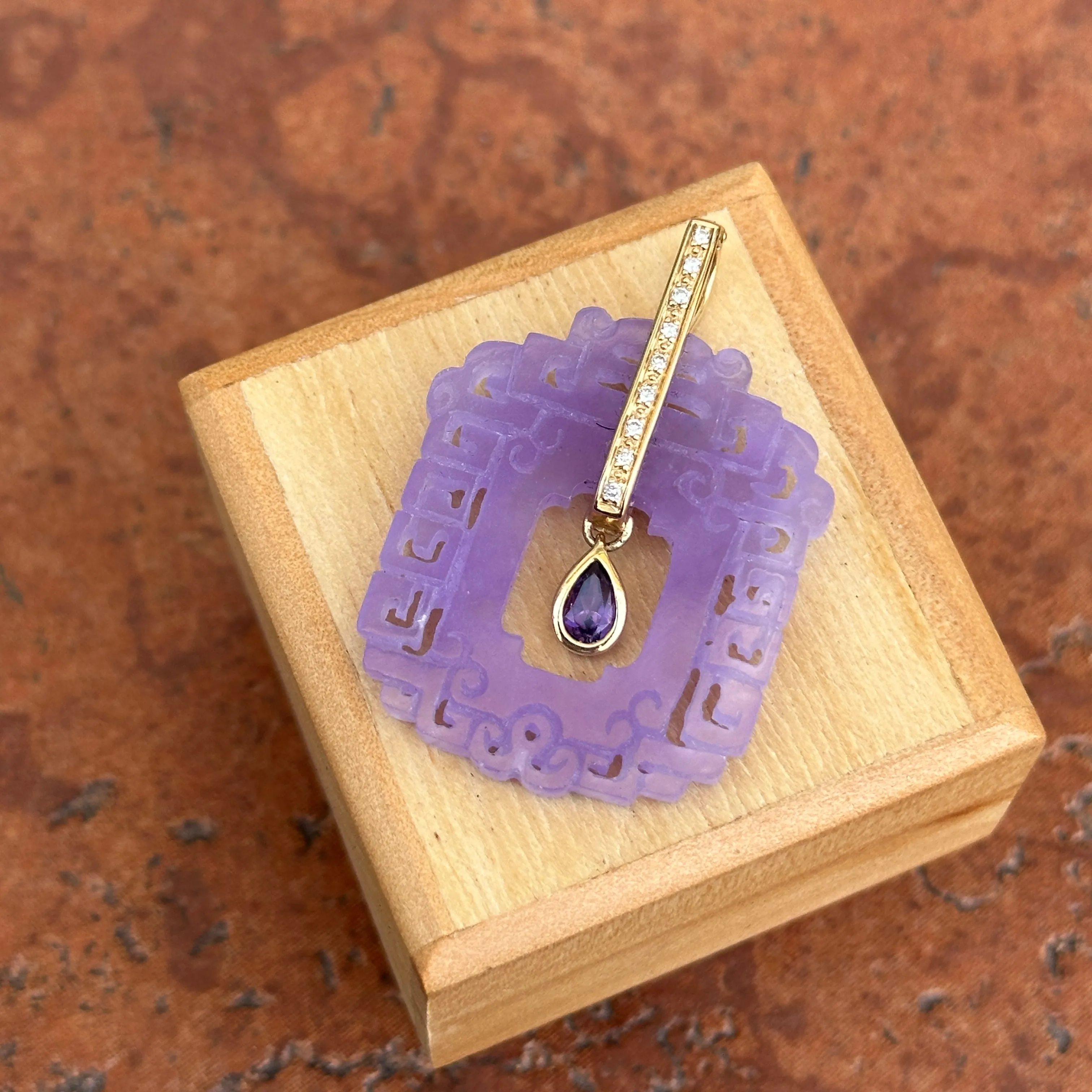 Estate 14KT Yellow Gold Carved Purple Jadeite, Amethyst   Diamond Pendant
