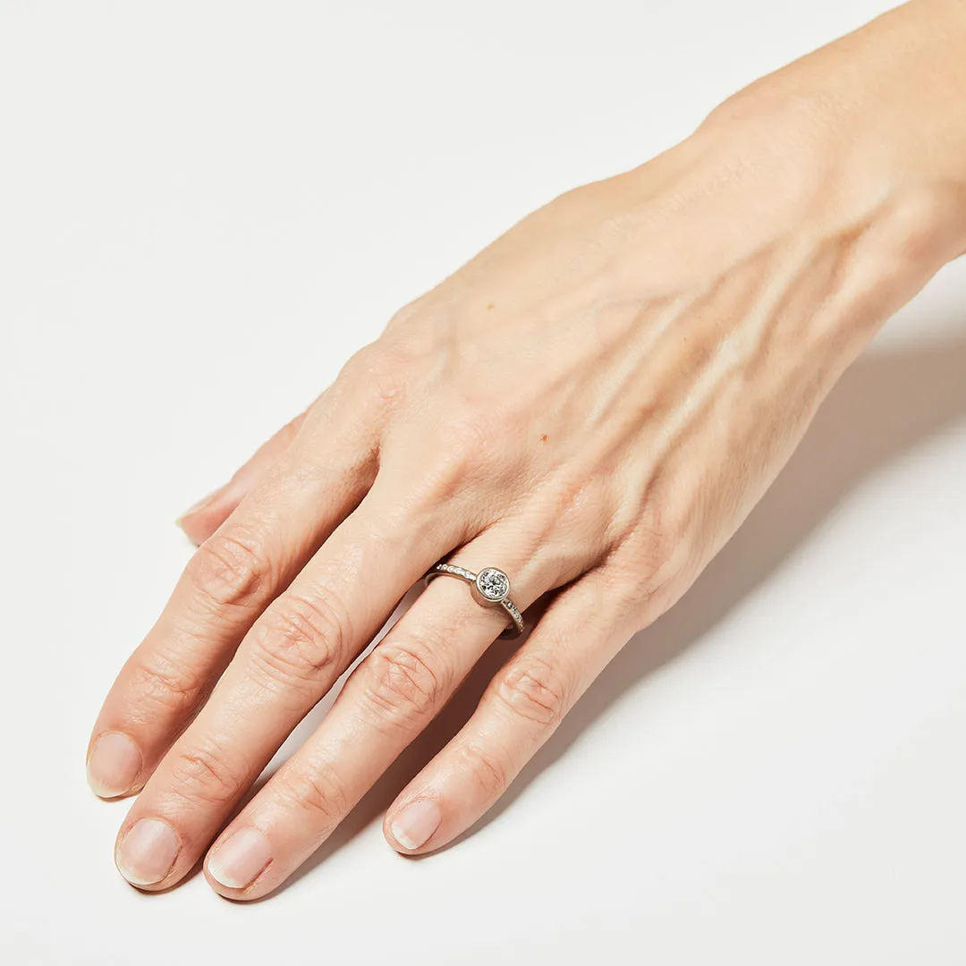 Hoopstock Round Diamond Ring in 18K Alpine Gold