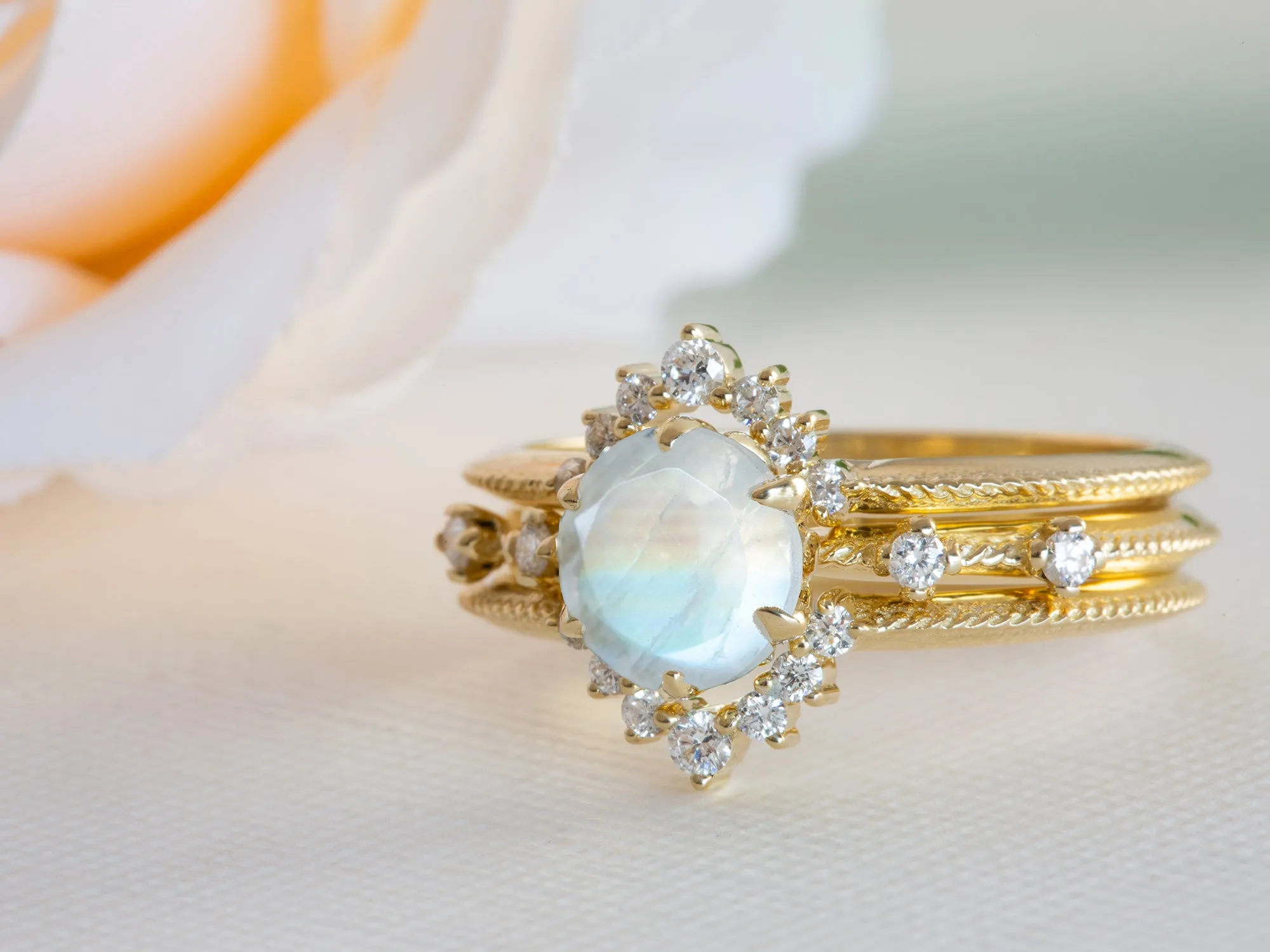 Lilly | Moonstone