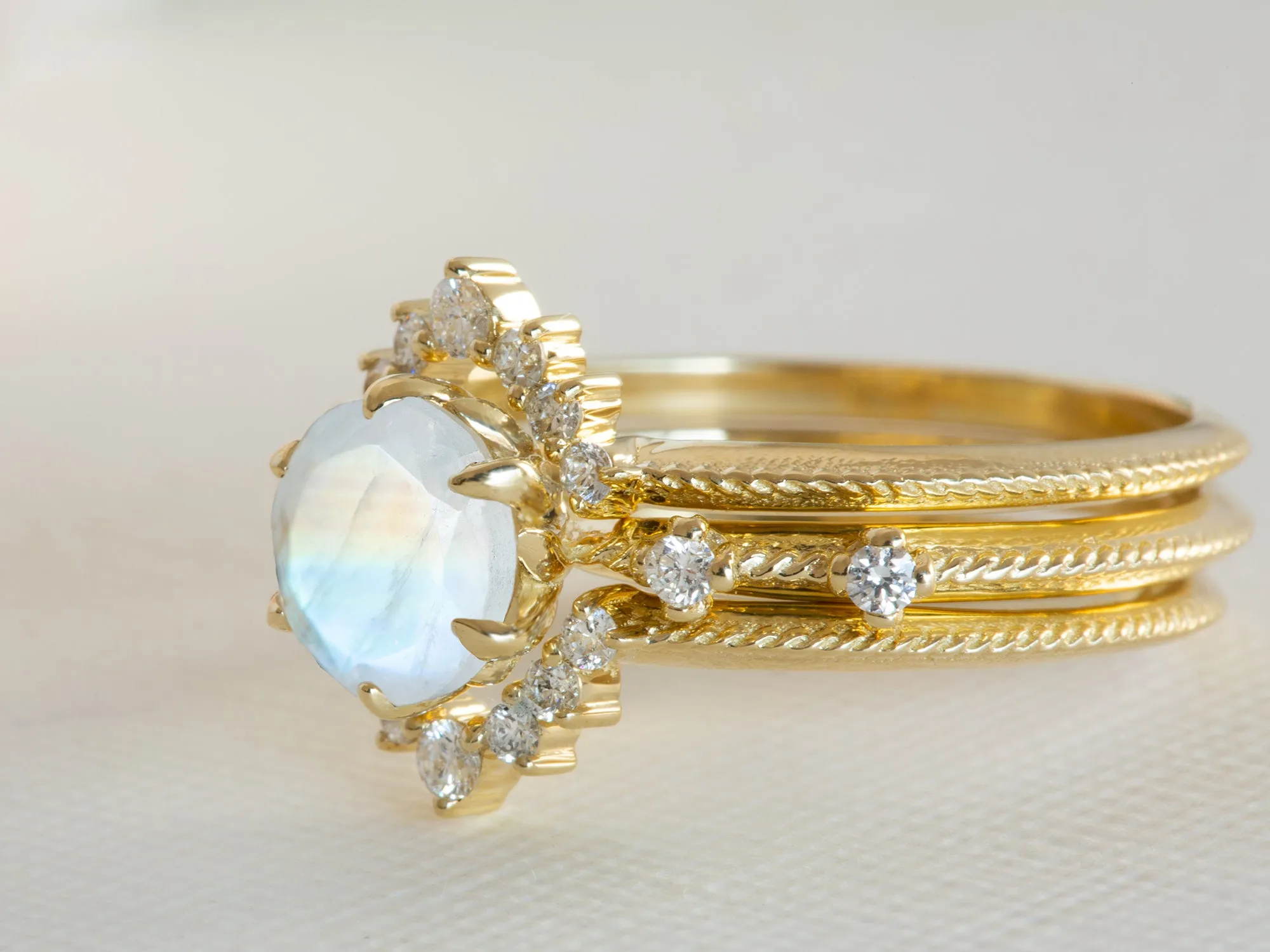 Lilly | Moonstone
