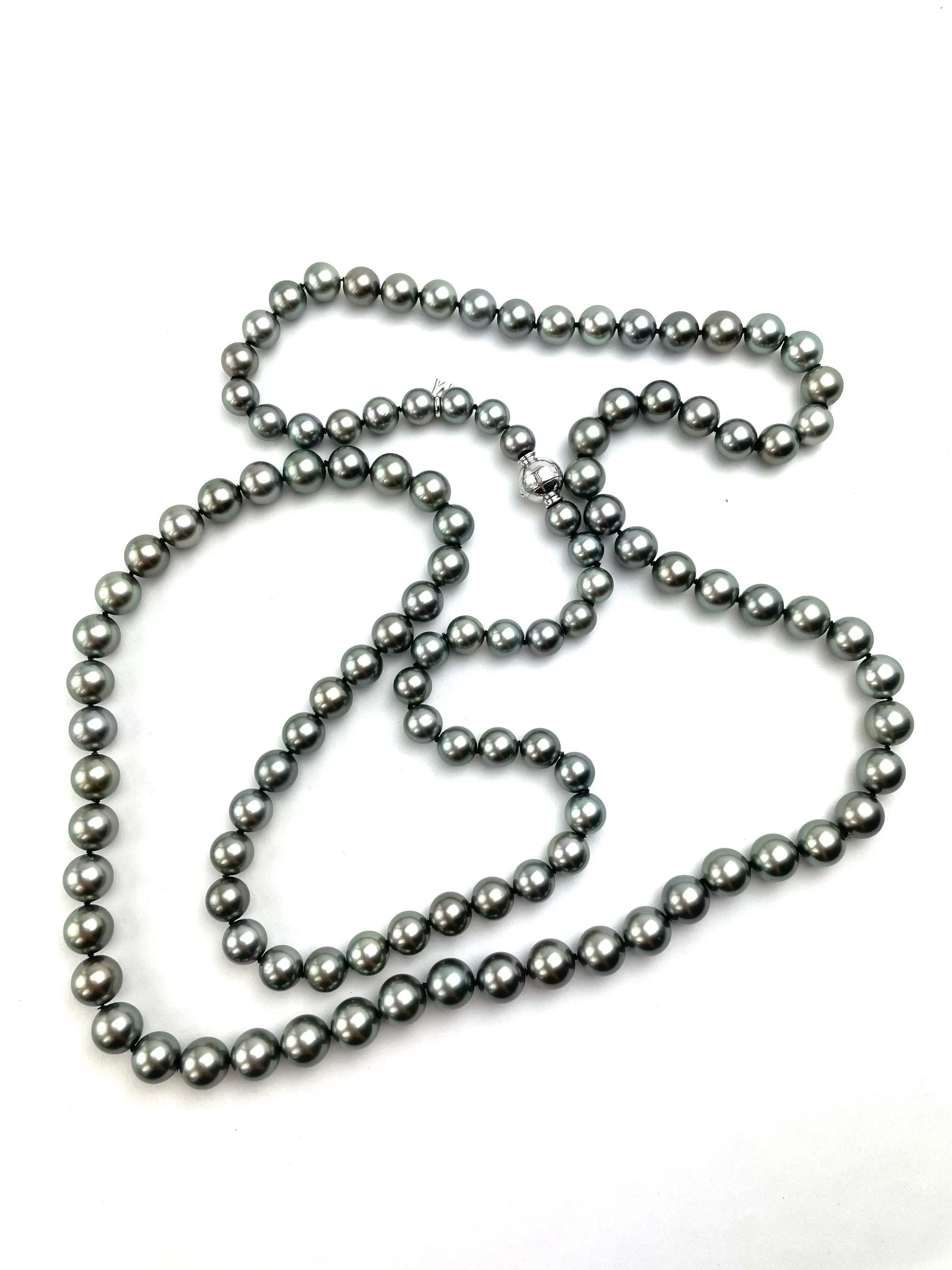 Mikimoto Tahitian Black pearl strand with original box and paperwork