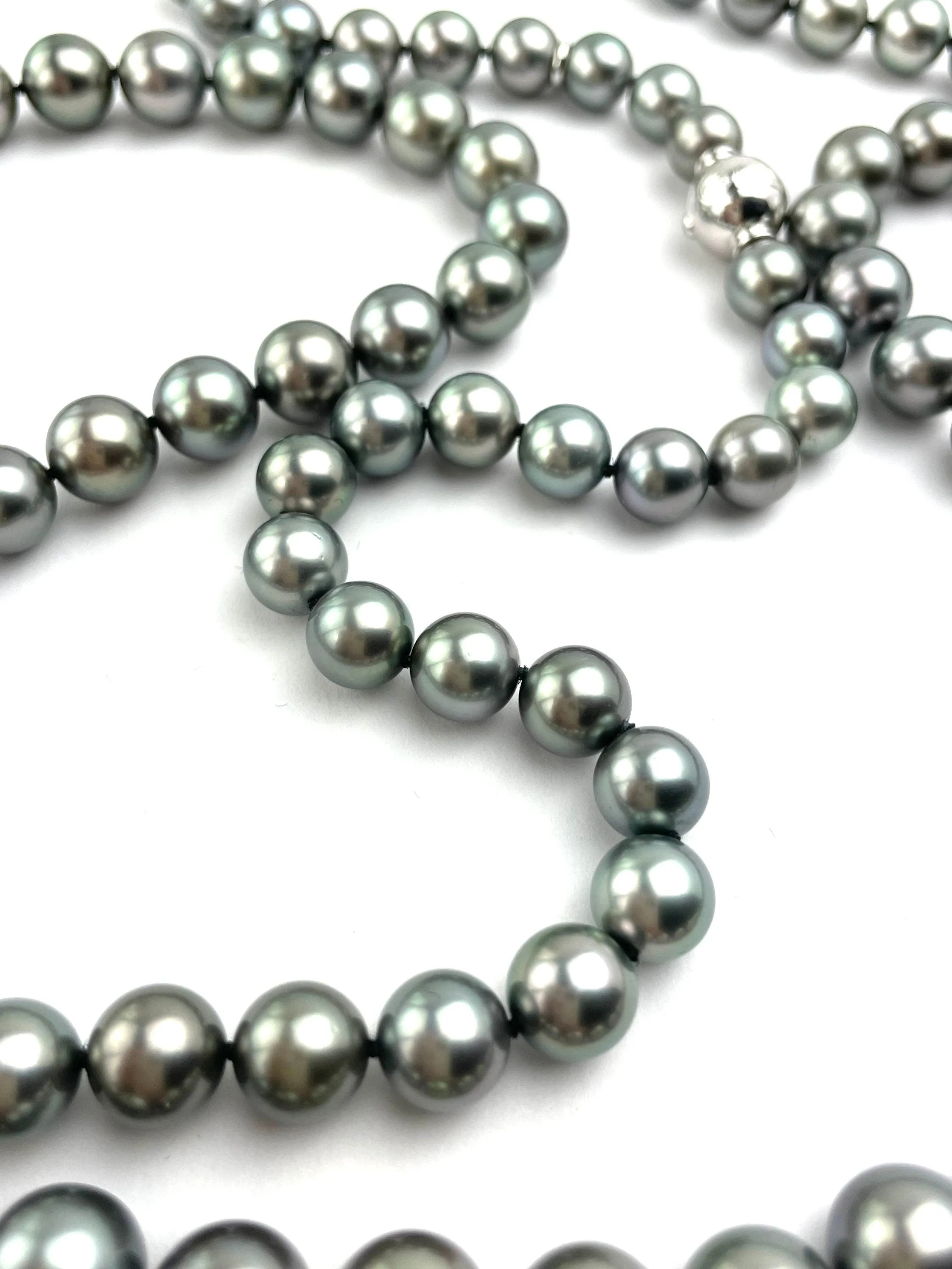 Mikimoto Tahitian Black pearl strand with original box and paperwork
