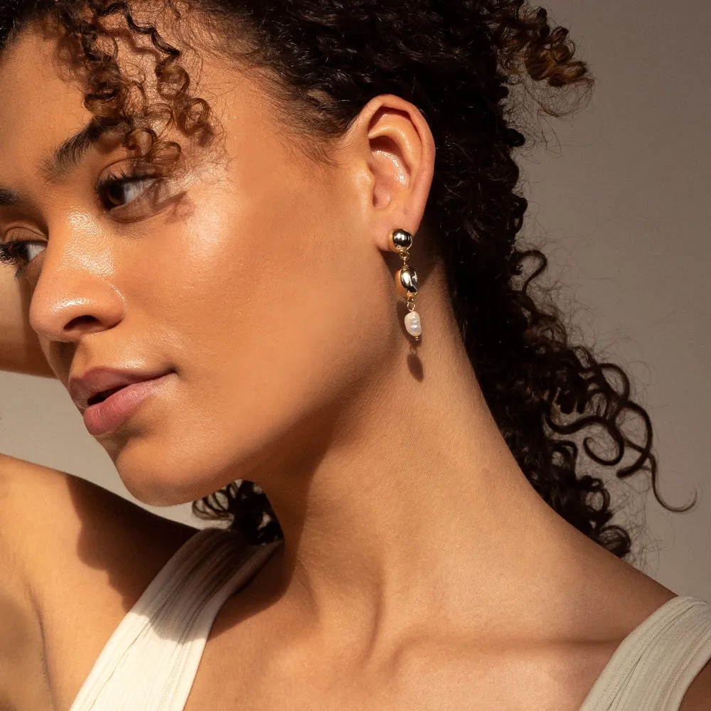 Mismatched Earrings: Pearl